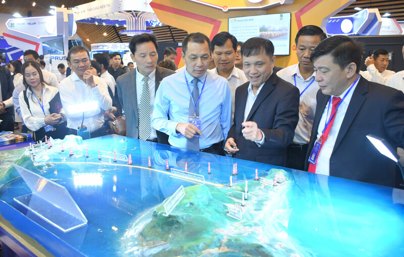 Chủ tịch EVN tìm lời giải cho 'bài toán phức tạp' của hệ thống điện- Ảnh 3. Chủ tịch EVN tìm lời giải cho 'bài toán phức tạp' của hệ thống điện- Ảnh 3.