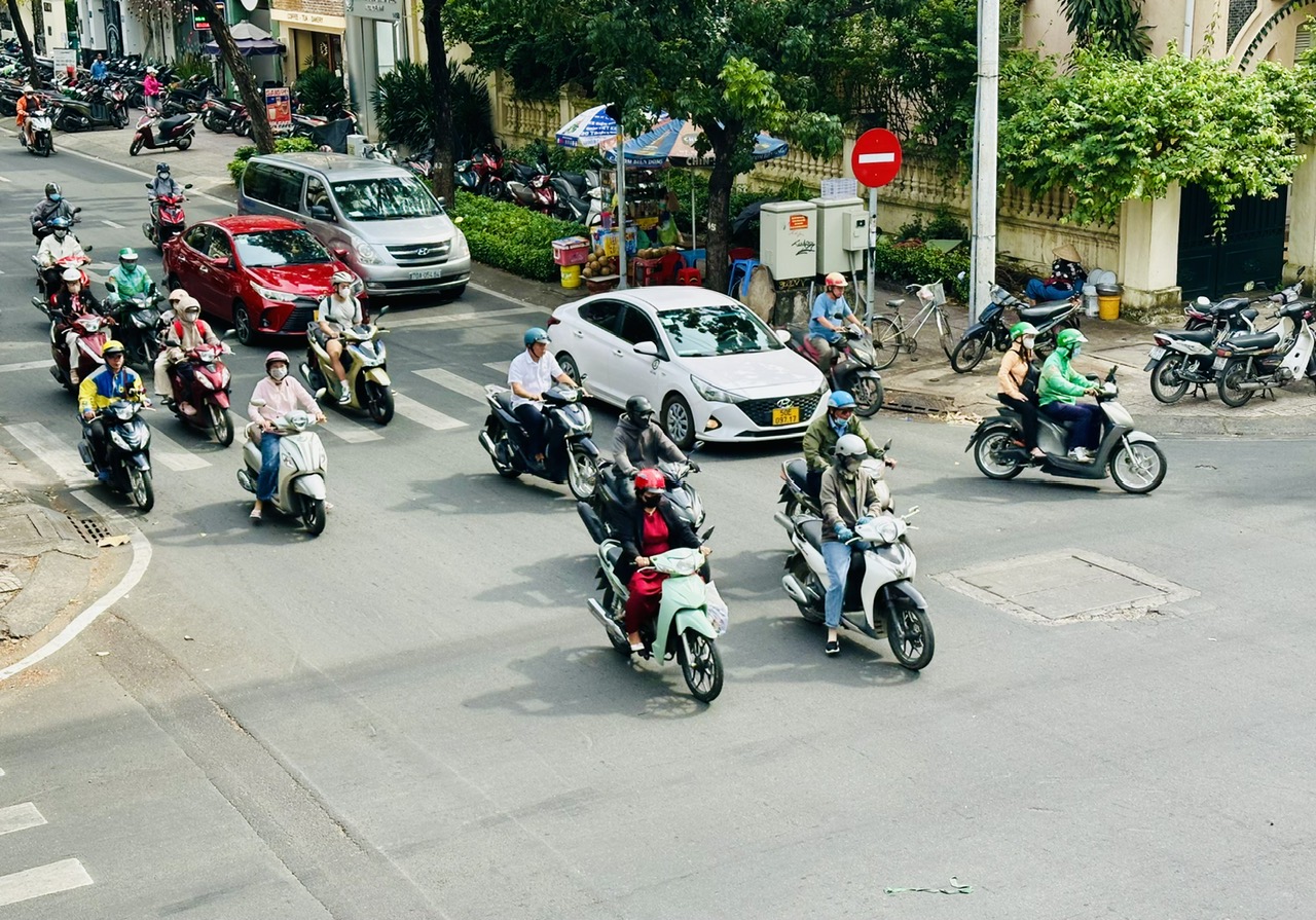 TP.HCM trời chuyển rét bất thường, vì sao?- Ảnh 2.