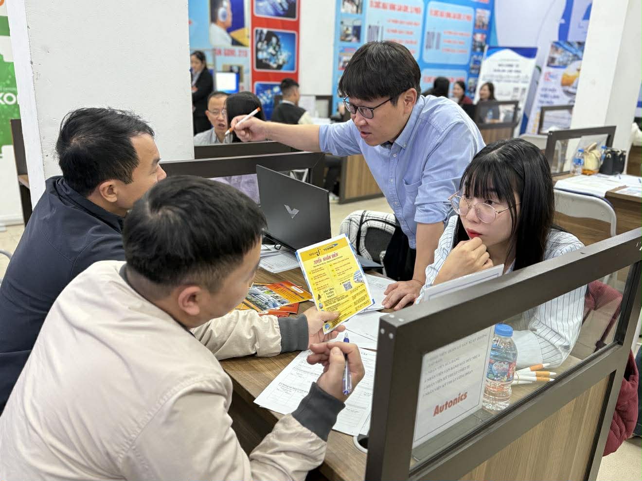 Gần 1.900 việc làm lương cao từ các doanh nghiệp Hàn Quốc, Nhật Bản- Ảnh 2.