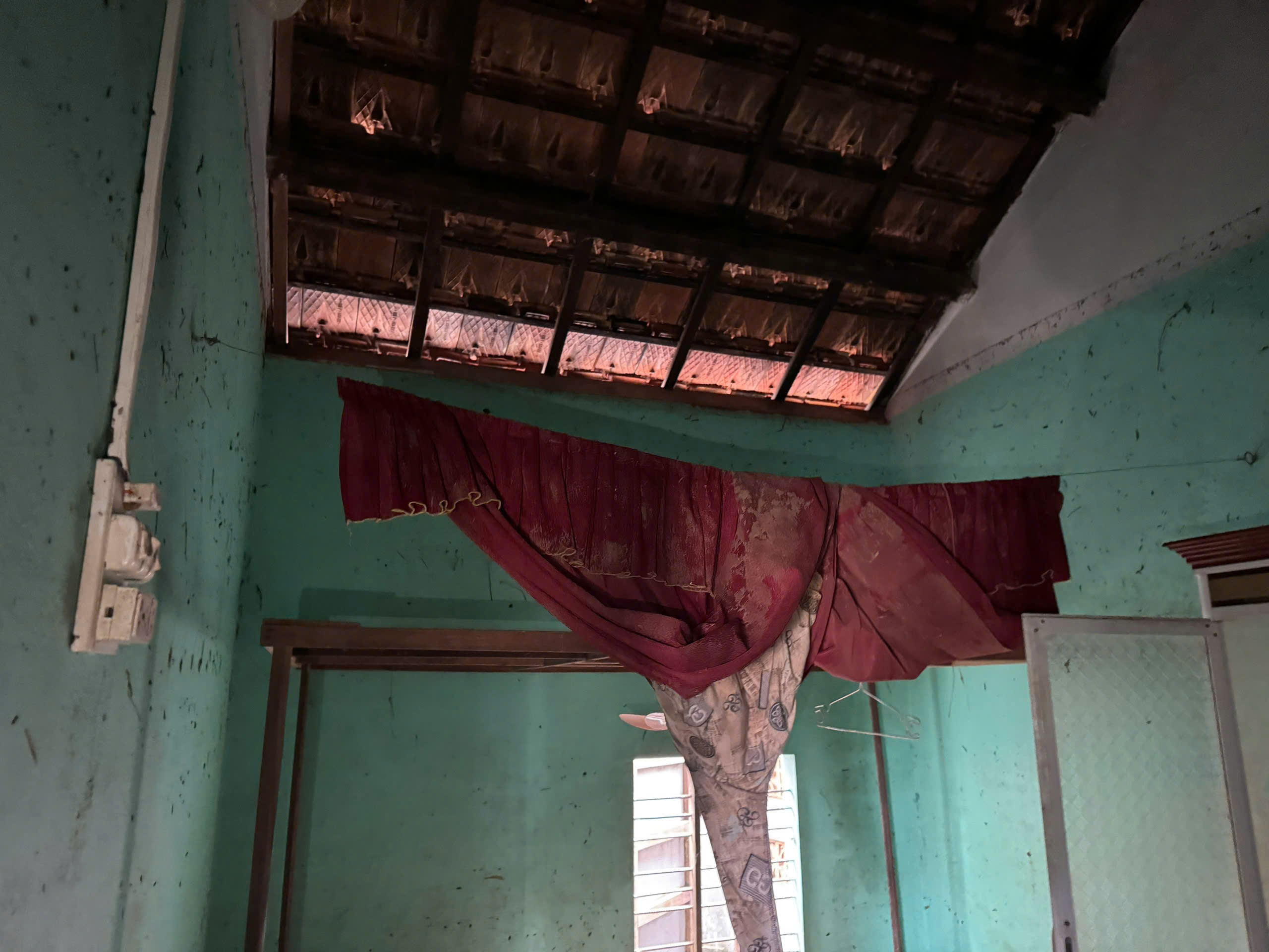 Hoàn cảnh của cô sinh viên đi cứu trợ lũ lụt khiến nhóm drone nghẹn ngào - Ảnh 2.