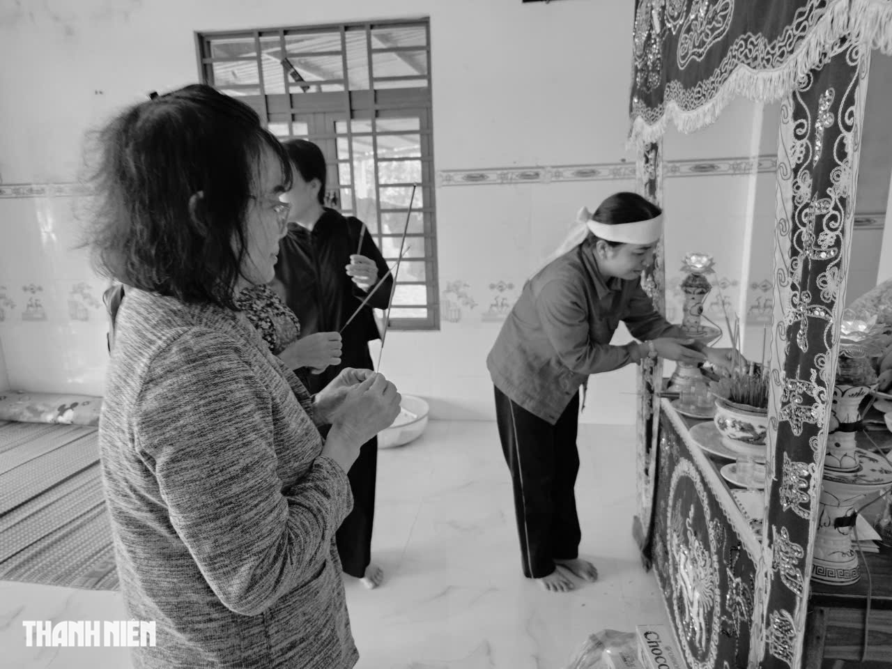 Mất chồng trong đợt lũ lịch sử: Vợ bị câm điếc gồng gánh nuôi 3 con thơ - Ảnh 2.