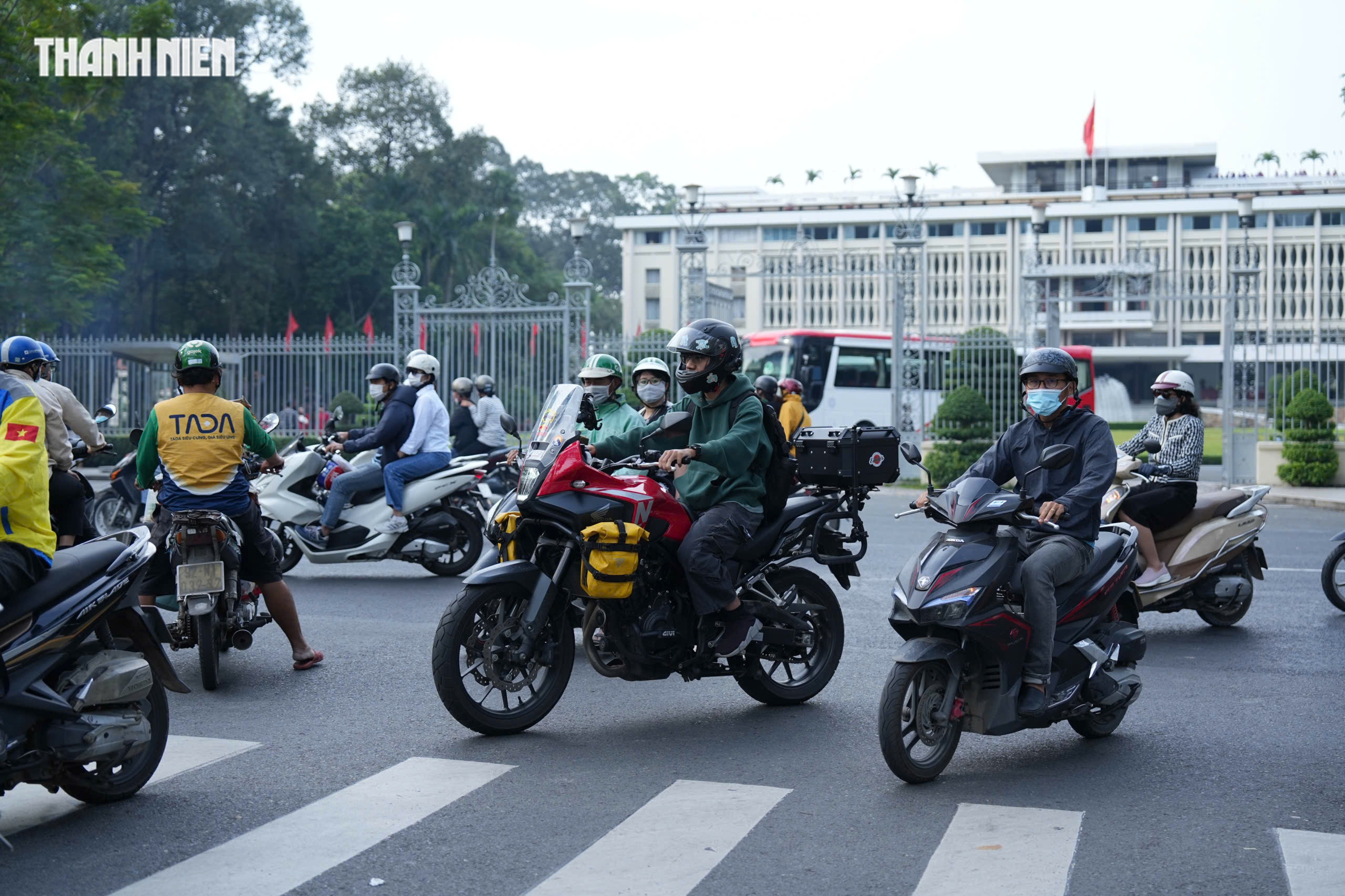 Vädret i Ho Chi Minh City i morse är 19 grader Celsius, folk huttrar på gatorna - Foto 1.