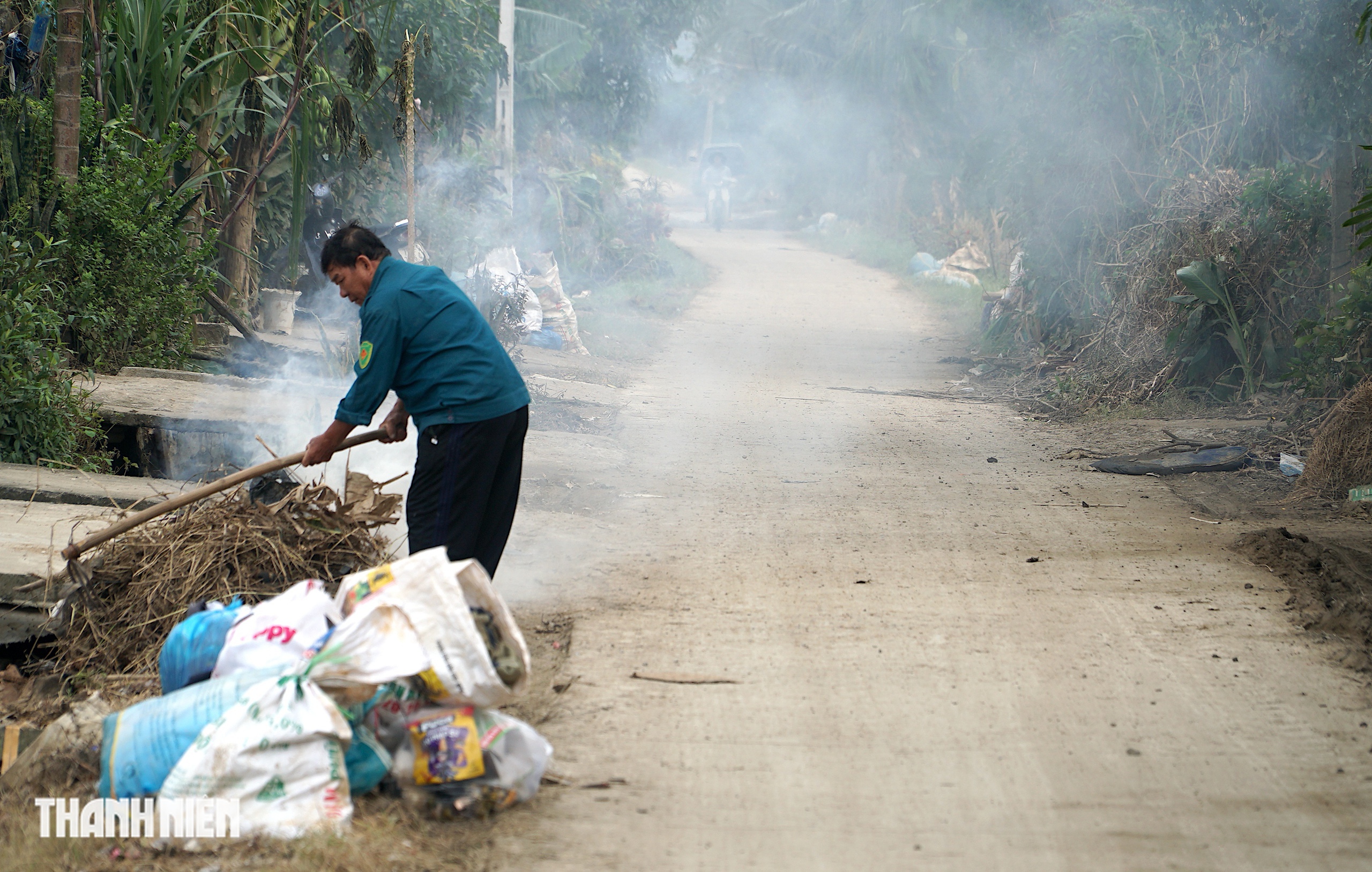 Xã Hòa Thịnh hàn gắn sau lũ: Người dân cùng nhau dọn dẹp - Ảnh 9.