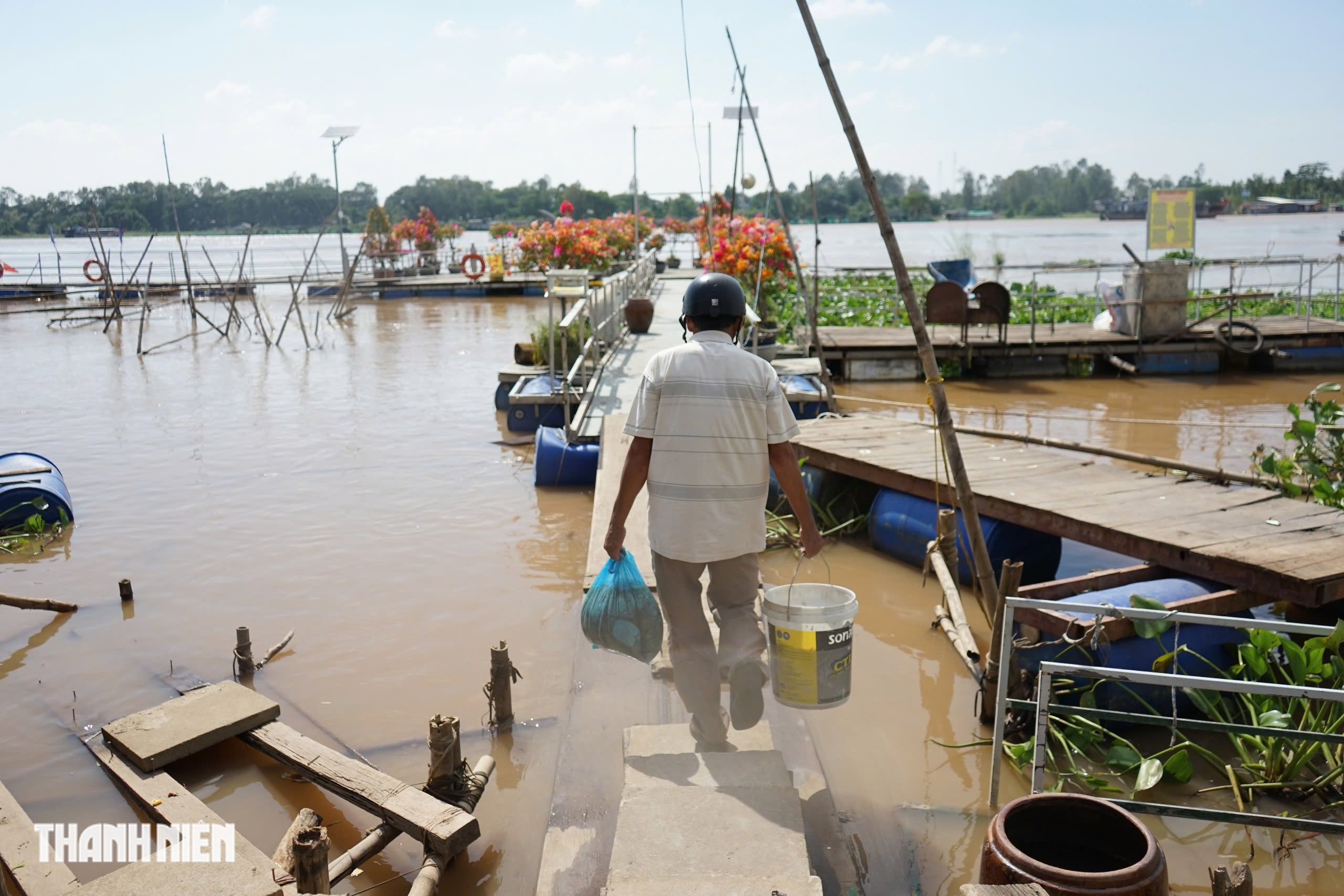 Đàn cá lạ mang chấm trắng trên đầu, được người dân bảo vệ như báu vật - Ảnh 5.