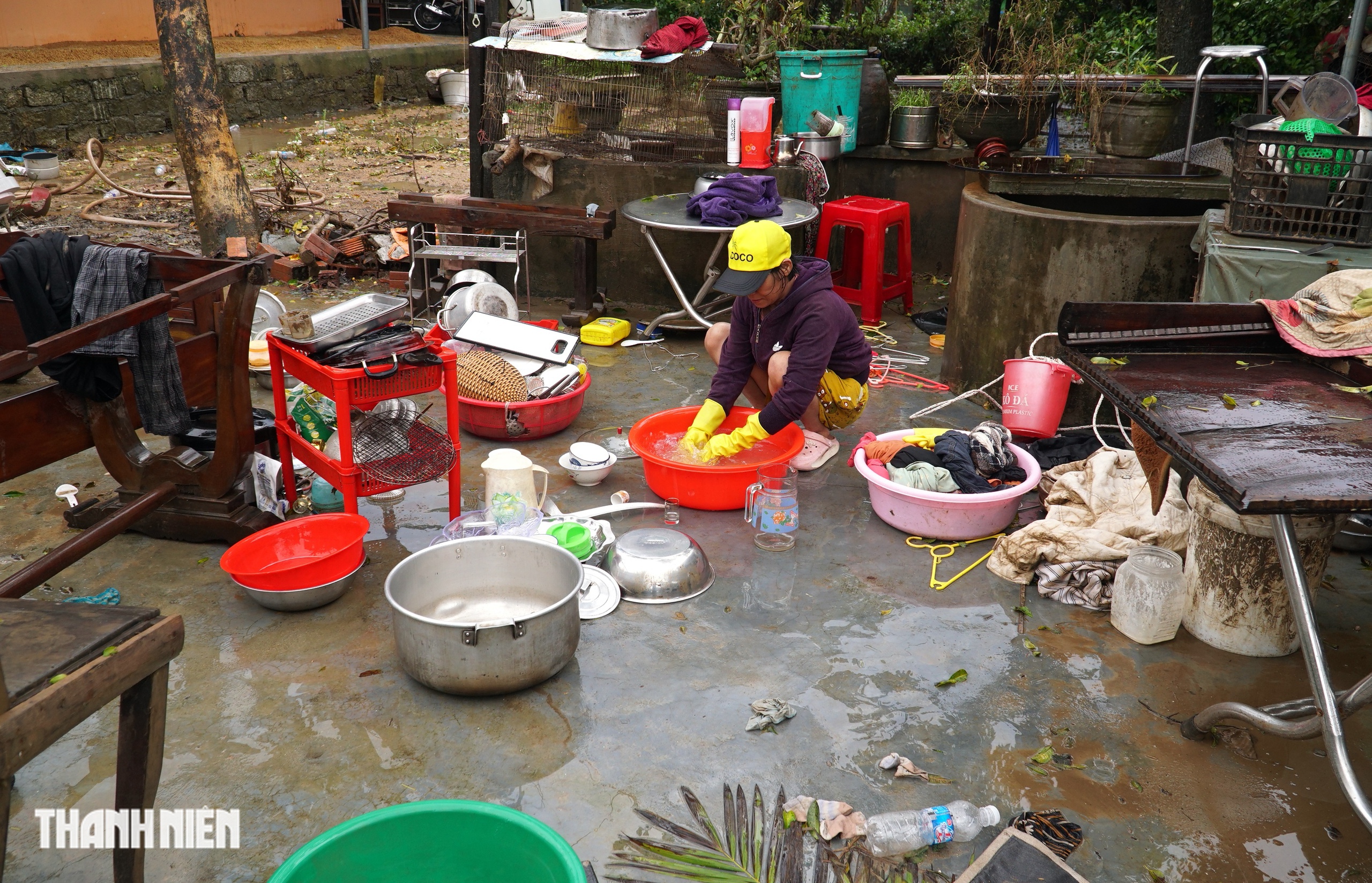 Xã Hòa Thịnh hàn gắn sau lũ: Người dân cùng nhau dọn dẹp - Ảnh 5.