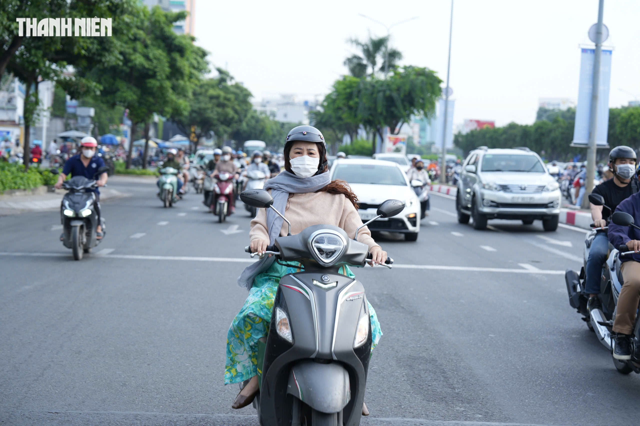 Thời tiết TP.HCM sáng nay 19 độ C, người dân co ro ra đường - Ảnh 5.