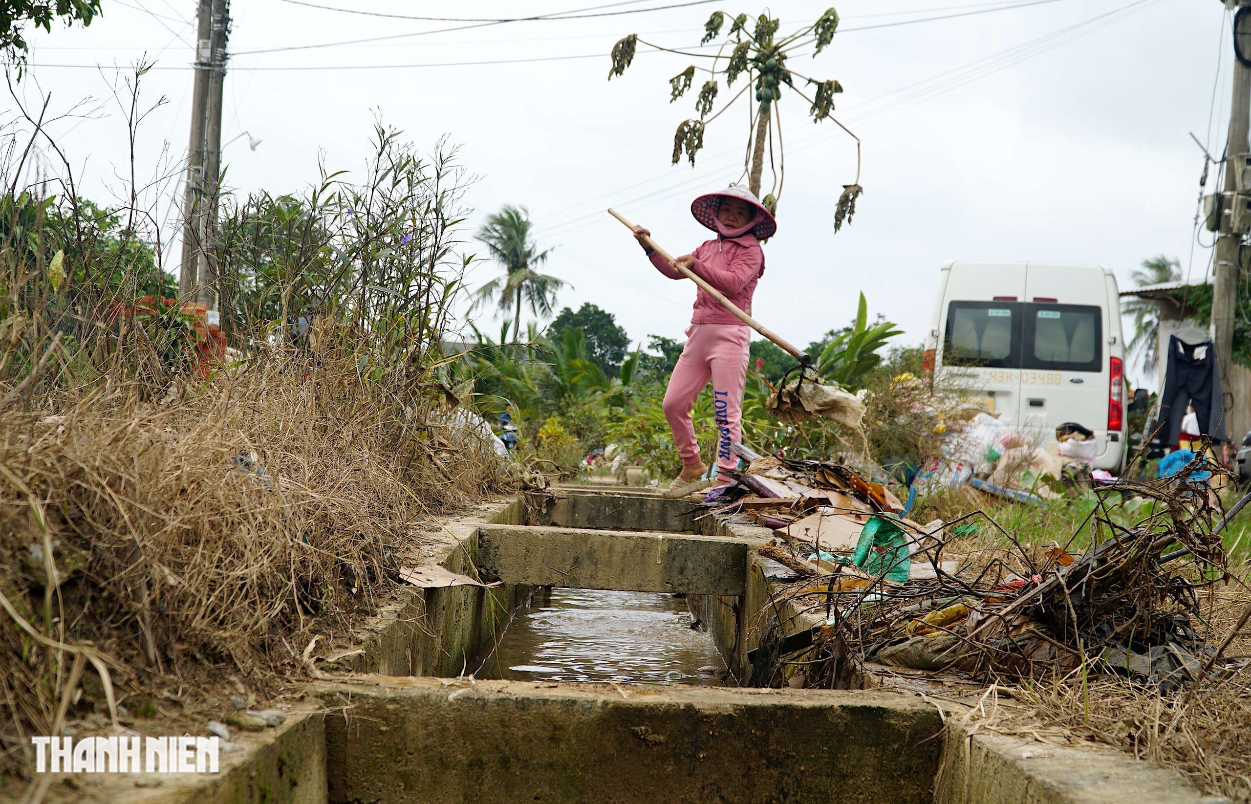Xã Hòa Thịnh hàn gắn sau lũ: Người dân cùng nhau dọn dẹp - Ảnh 10.