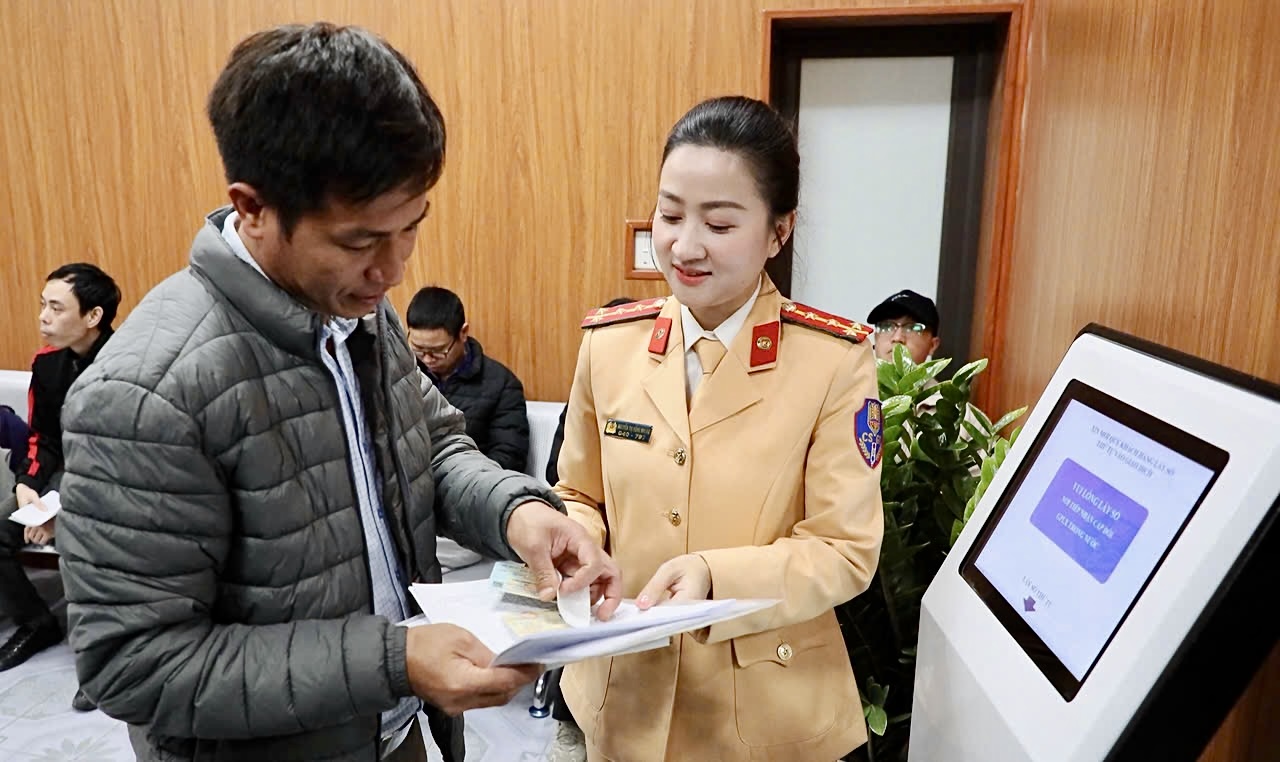 Đề xuất cấp giấy phép lái xe điện tử, chỉ in khi người dân có nhu cầu- Ảnh 1.