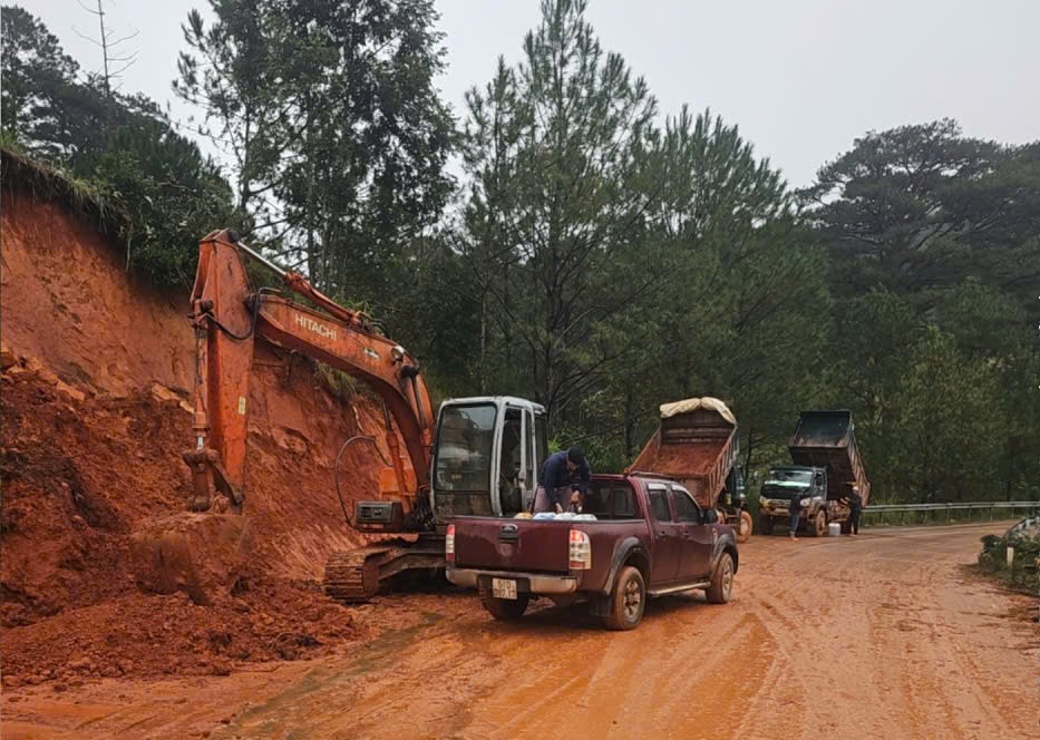 Công bố tình huống khẩn cấp về thiên tai QL27C nối Đà Lạt – Nha Trang - Ảnh 2. Công bố tình huống khẩn cấp về thiên tai QL27C nối Đà Lạt – Nha Trang - Ảnh 2.