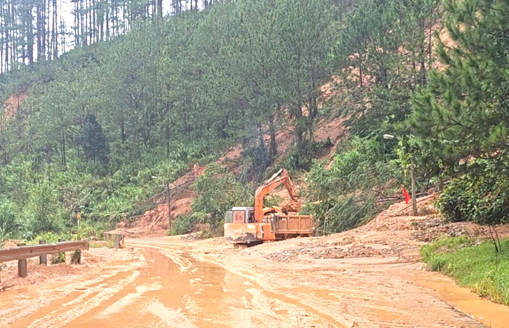 Công bố tình huống khẩn cấp về thiên tai QL27C nối Đà Lạt – Nha Trang - Ảnh 1. Công bố tình huống khẩn cấp về thiên tai QL27C nối Đà Lạt – Nha Trang - Ảnh 1.
