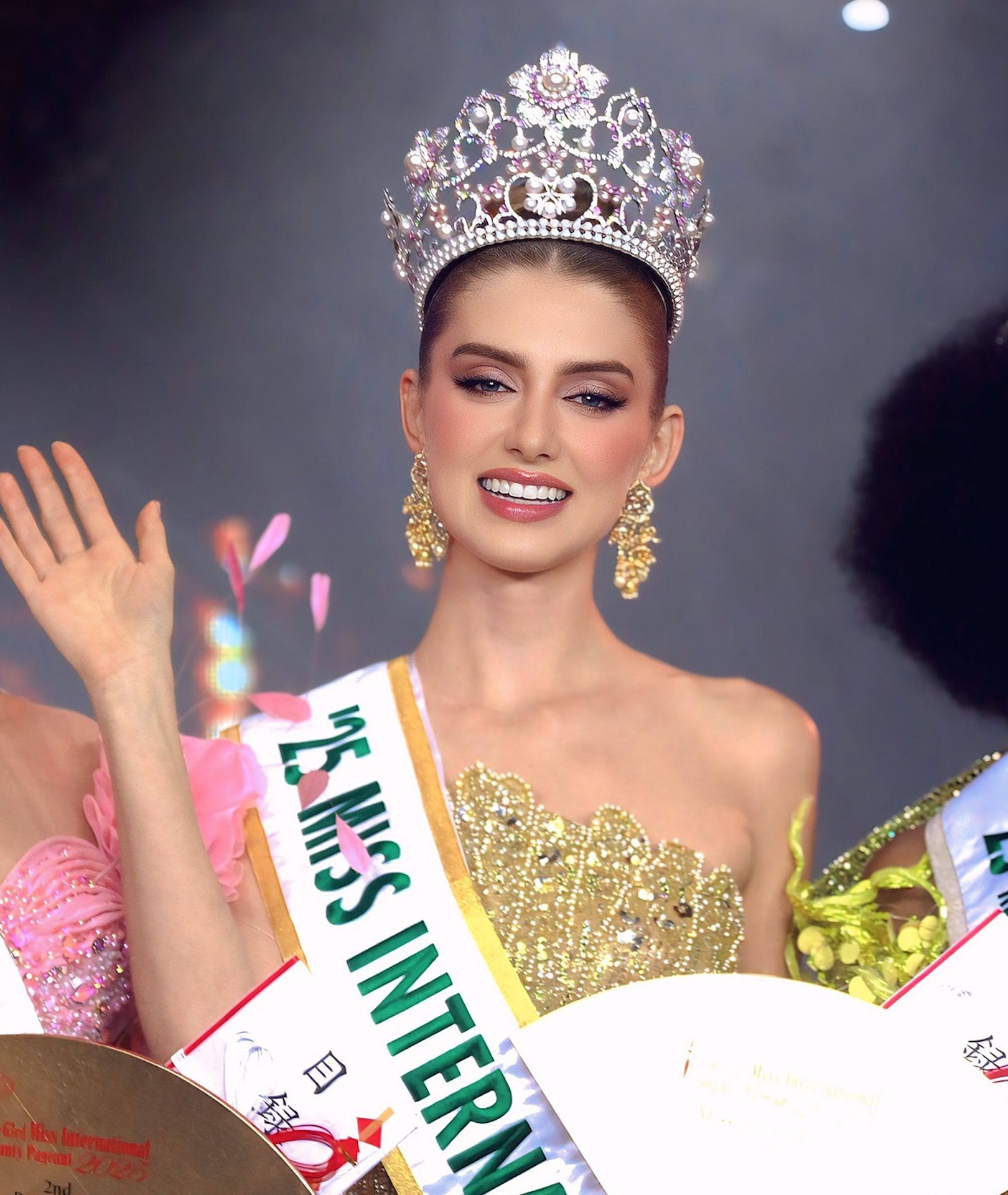 Nhan sắc tân Hoa hậu Quốc tế vừa kế nhiệm Thanh Thủy- Ảnh 4. Nhan sắc tân Hoa hậu Quốc tế vừa kế nhiệm Thanh Thủy- Ảnh 4.