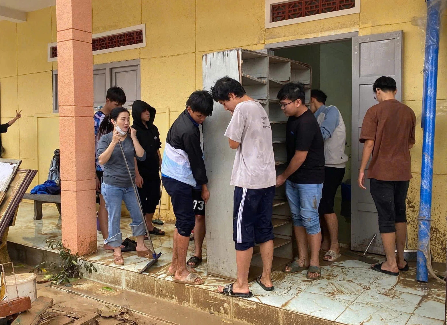 Quản lý rủi ro thiên tai cho trường học: 'lá chắn mềm' đảm an toàn học sinh - Ảnh 2.