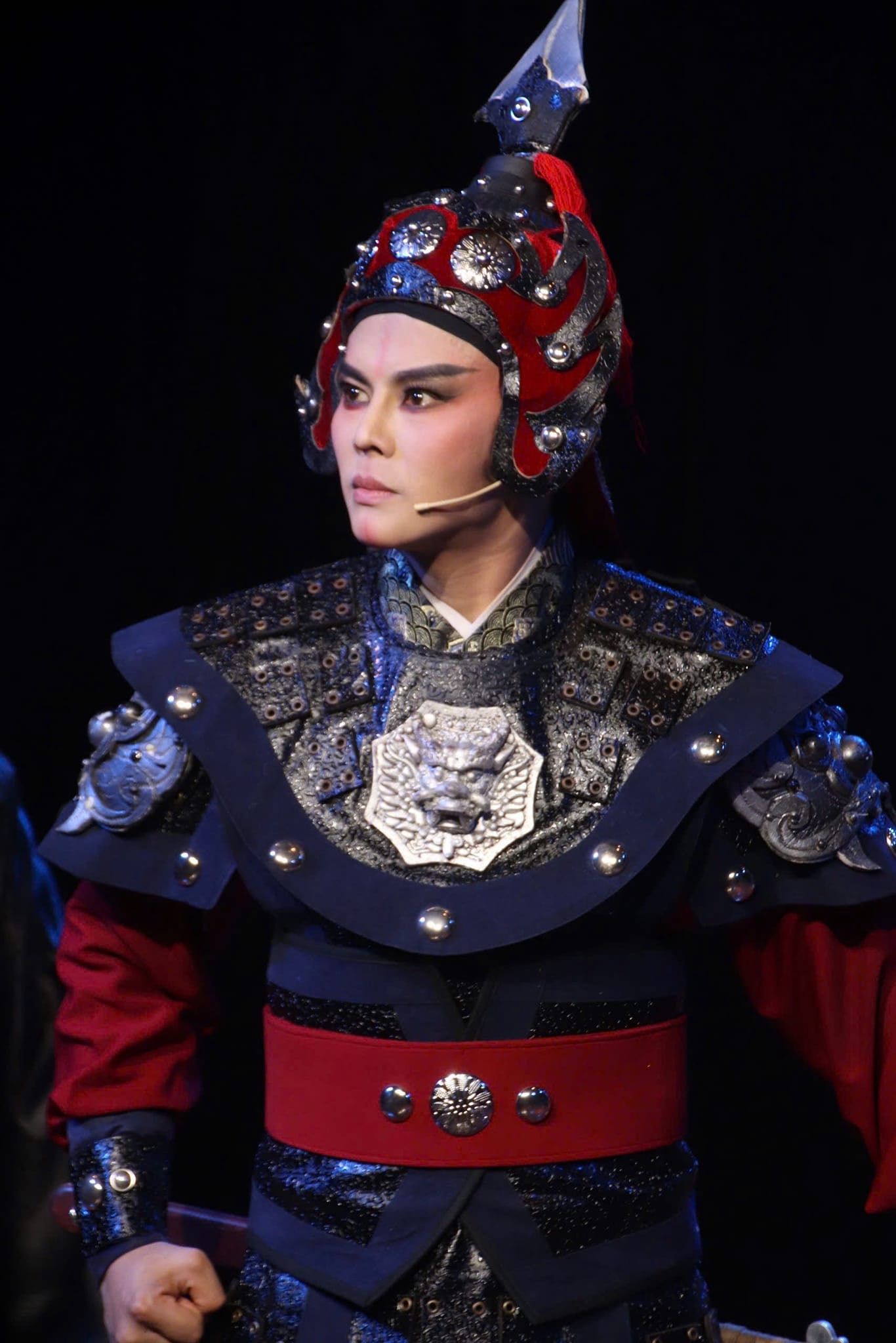 NSƯT Võ Minh Lâm: Đêm ba mất, tôi vẫn đứng hát trên sân khấu - Ảnh 3.