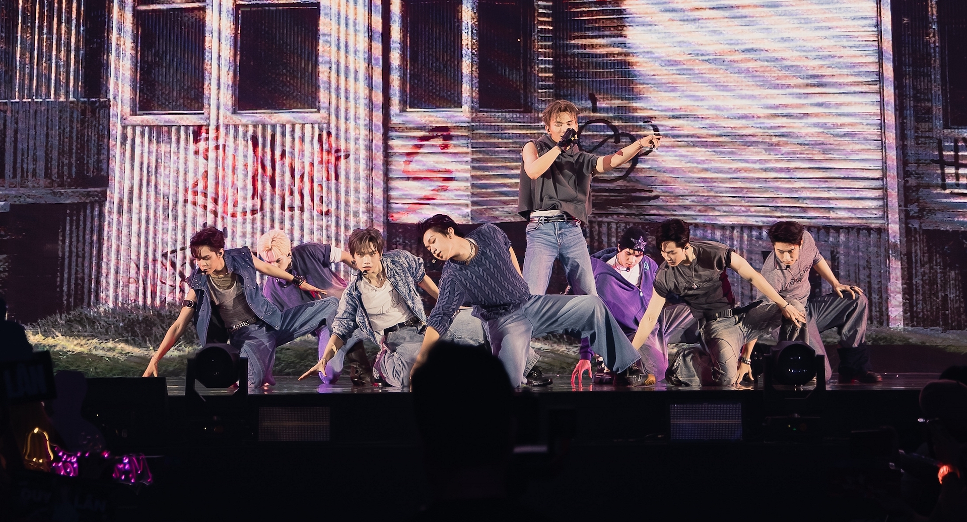 Thí sinh 'Tân binh toàn năng' kiệt quệ, căng thẳng đối đầu nhóm nhạc Thái Lan - Ảnh 3. Thí sinh 'Tân binh toàn năng' kiệt quệ, căng thẳng đối đầu nhóm nhạc Thái Lan - Ảnh 3.