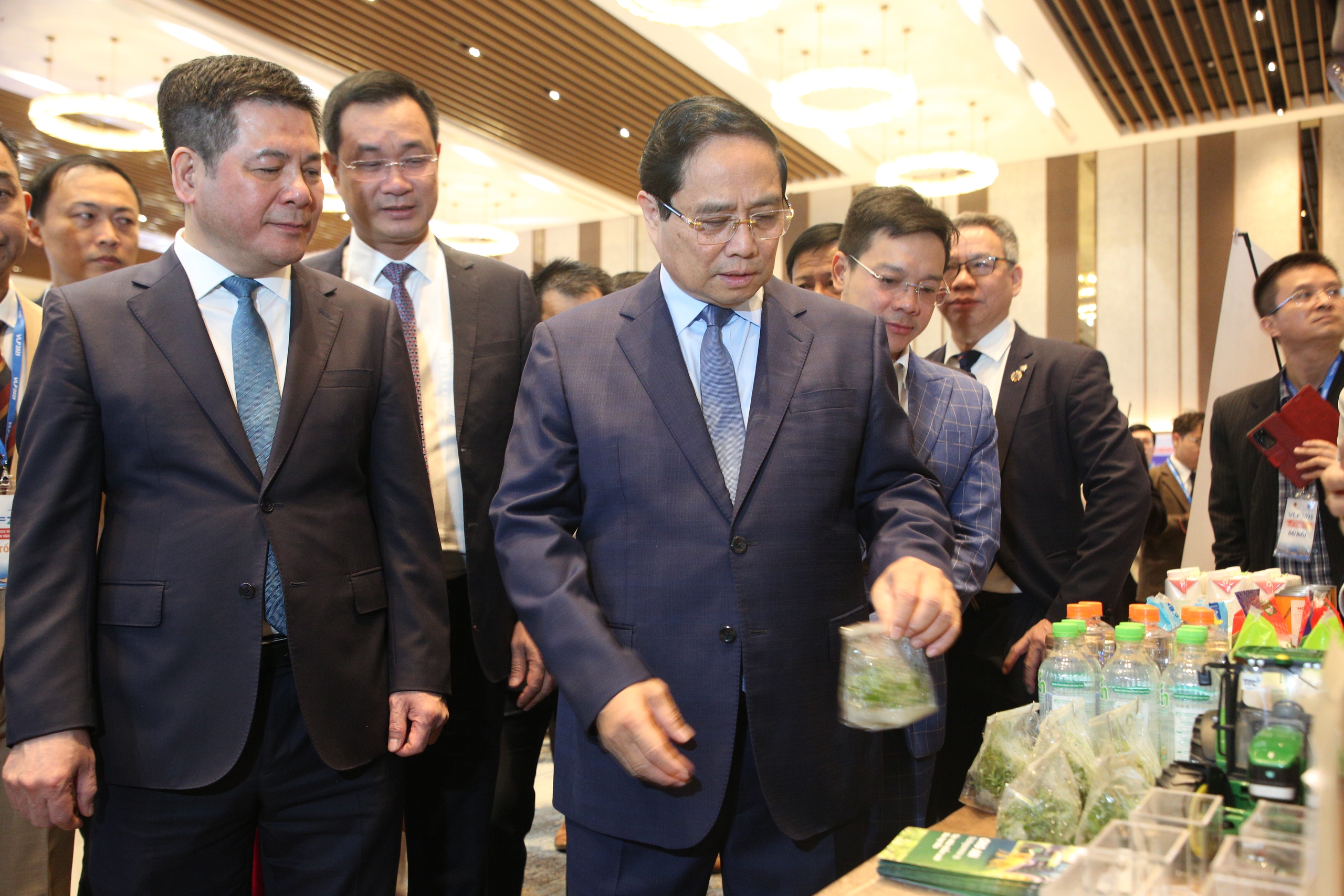 Thủ tướng Chính phủ: Phải đưa ngành logistics tăng trưởng ở mức hai con số- Ảnh 1.