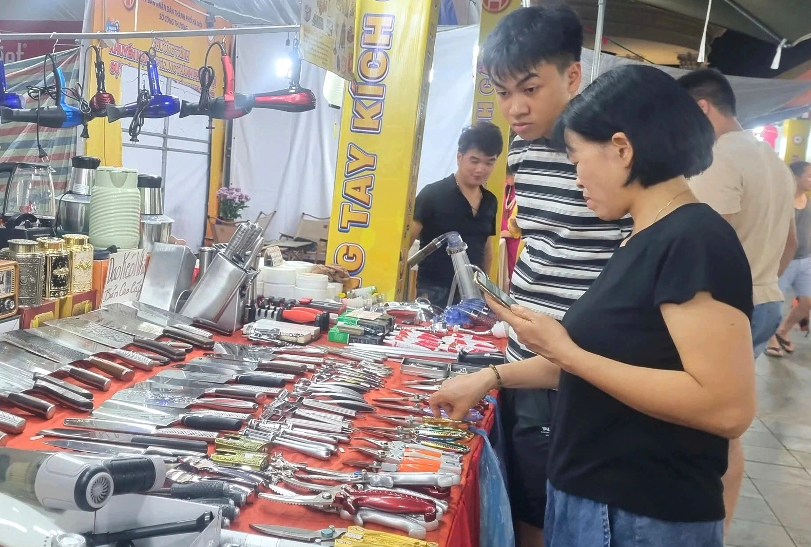 Nâng ngưỡng miễn thuế lên 750 triệu đồng: Cần thiết cho hộ kinh doanh - Ảnh 1.