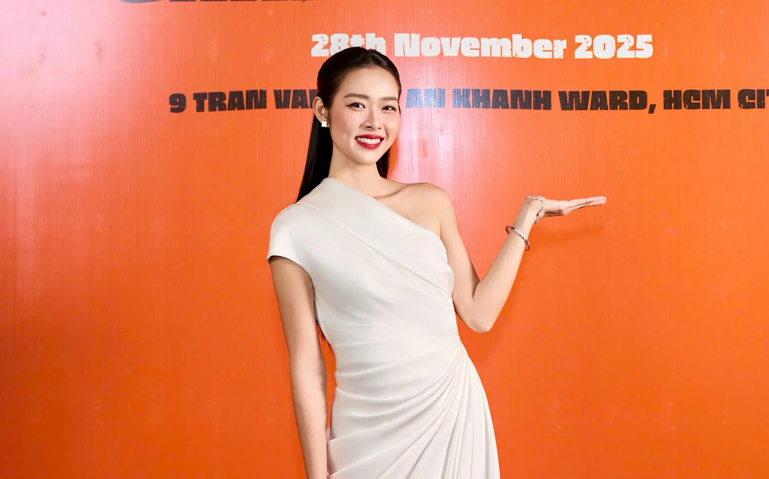 Dàn sao đến chúc mừng Diệp Bảo Ngọc lên chức- Ảnh 2.