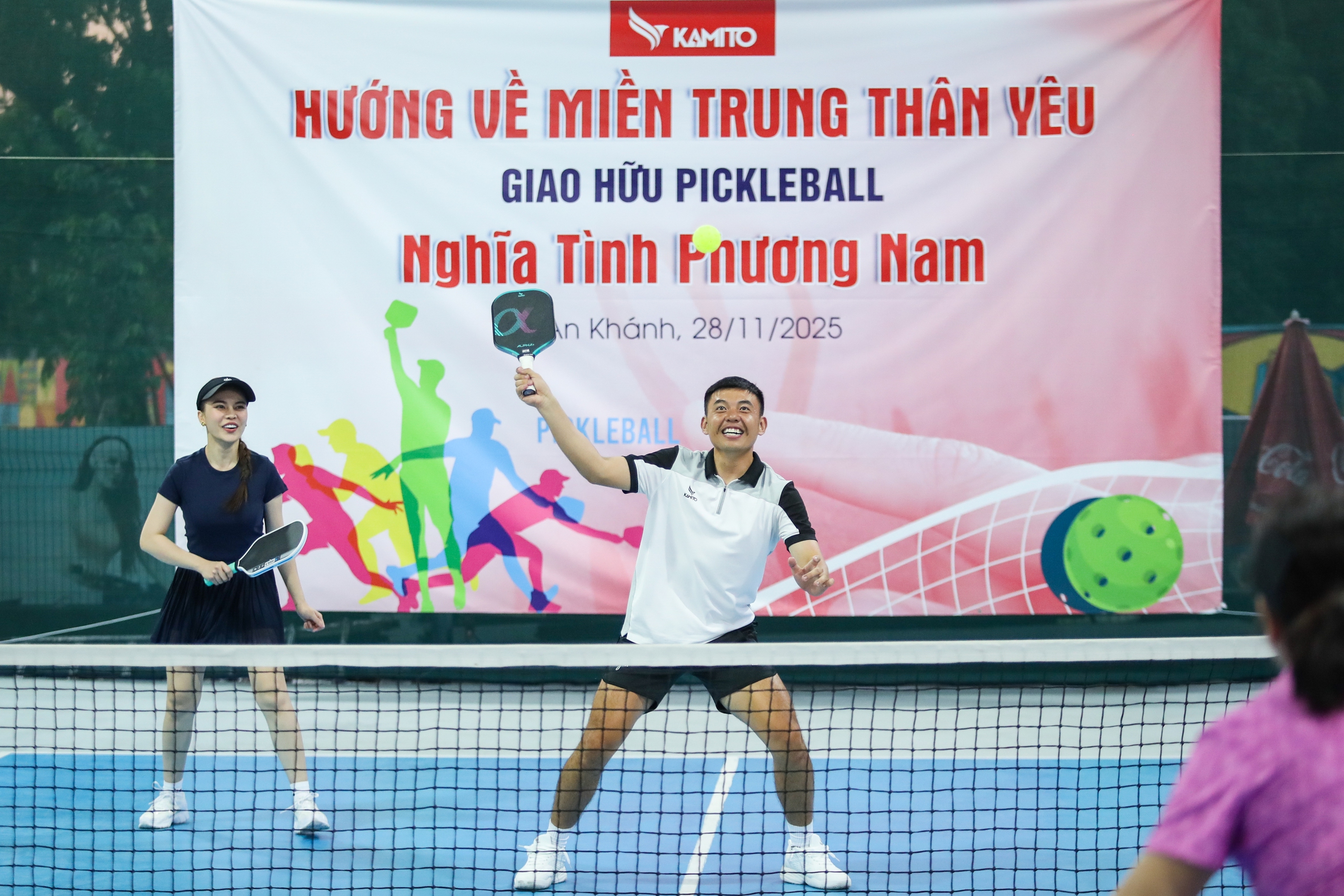 Hơn nửa tỉ đồng từ giải pickleball 'Nghĩa t&igrave;nh phương Nam' gửi đi miền Trung - Ảnh 1.