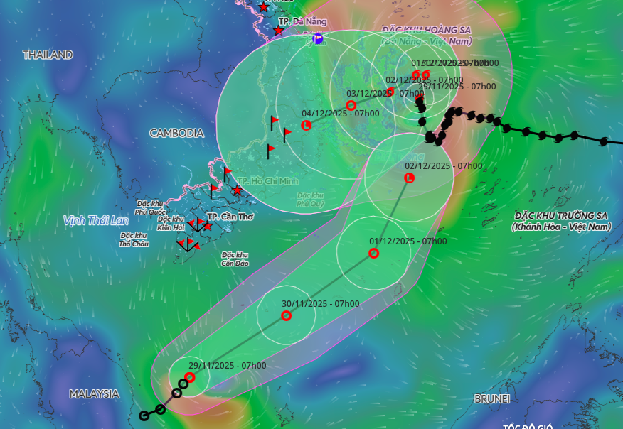 Áp thấp nhiệt đới 'độc lạ nhất lịch sử' vào Biển Đông, bão số 15 'đi chậm' - Ảnh 1.