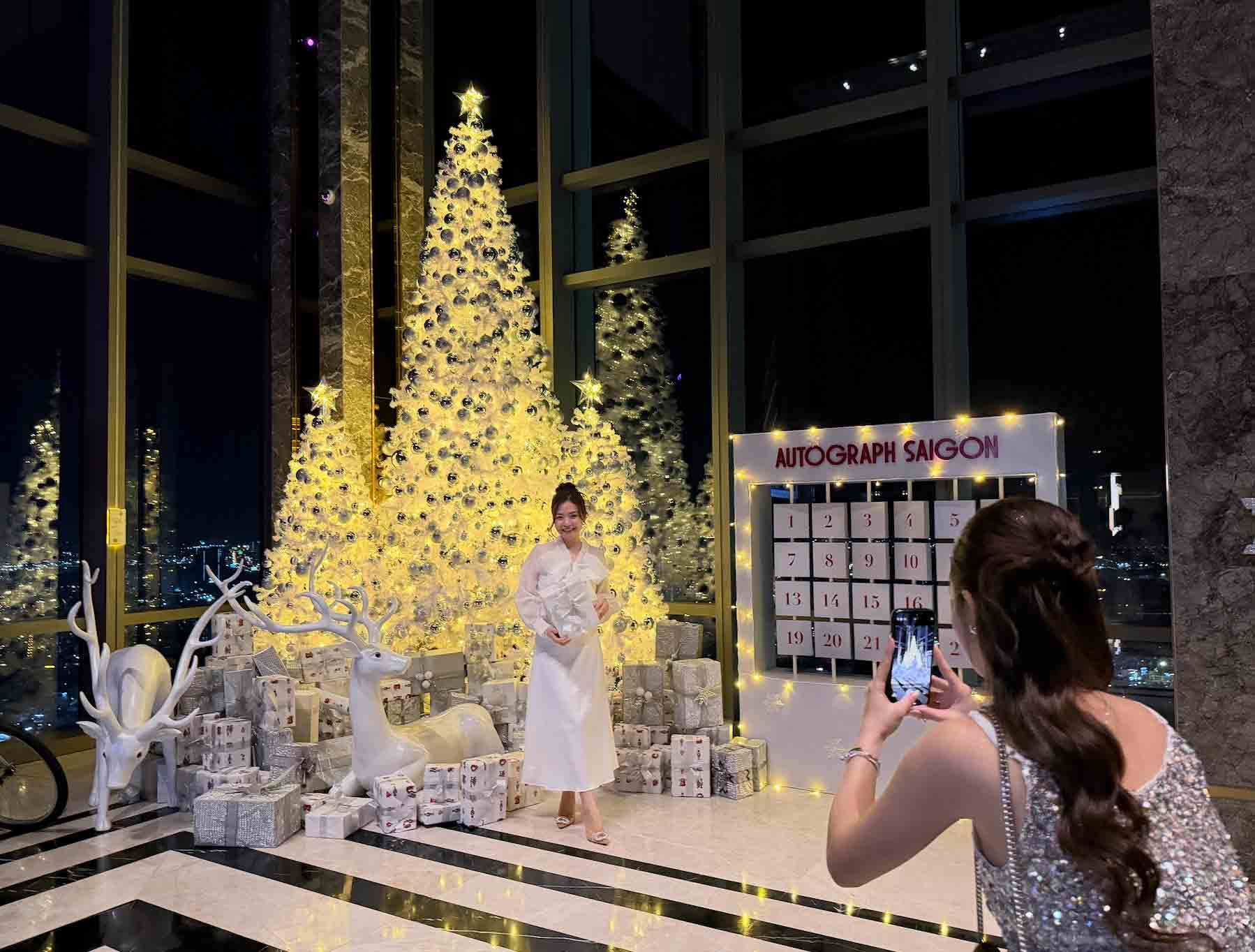 TP.HCM rộn ràng chuẩn bị mùa lễ hội cuối năm- Ảnh 7.