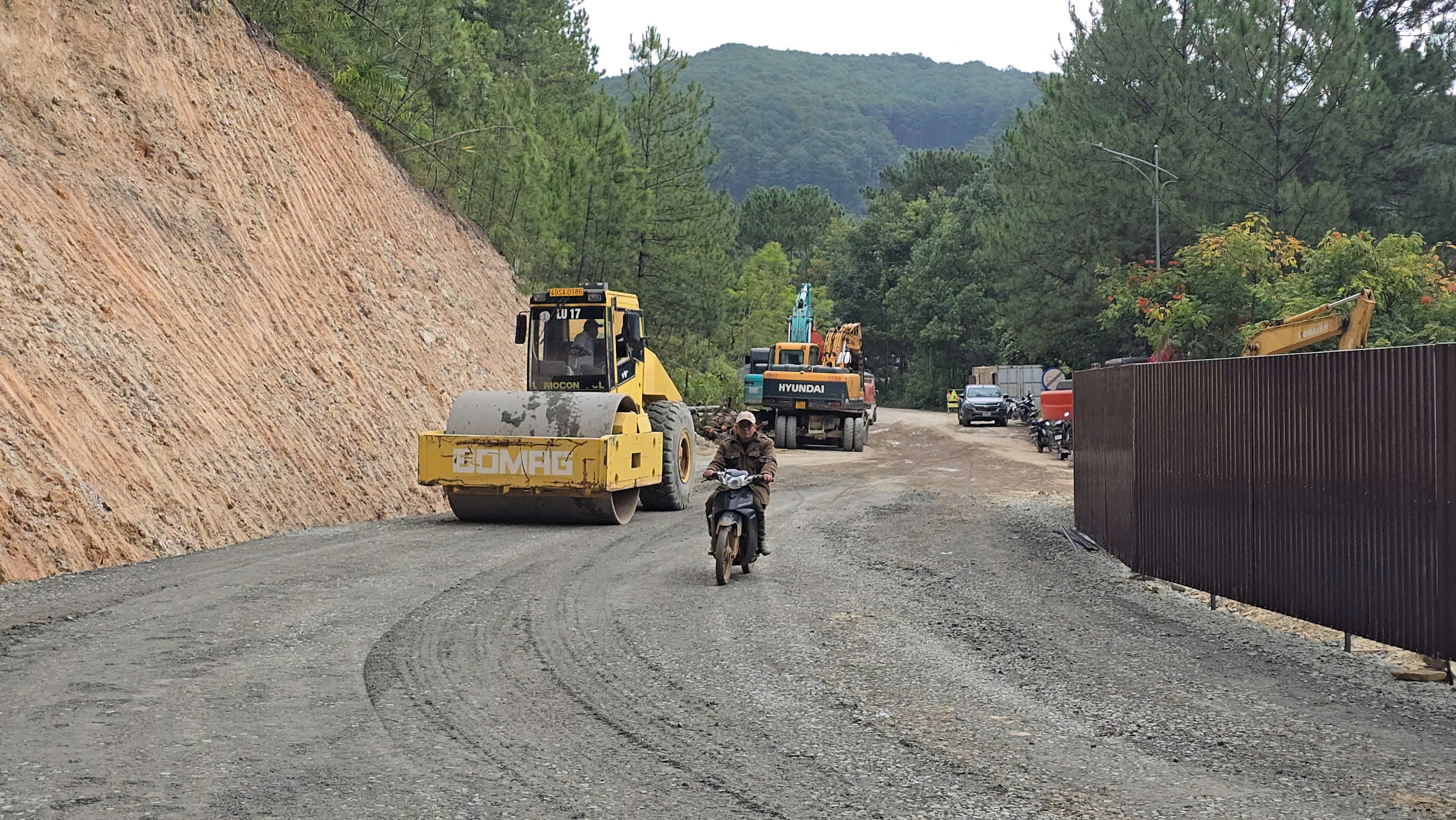 Cận cảnh đèo Mimosa và D’Ran trước ngày thông xe - Ảnh 2.