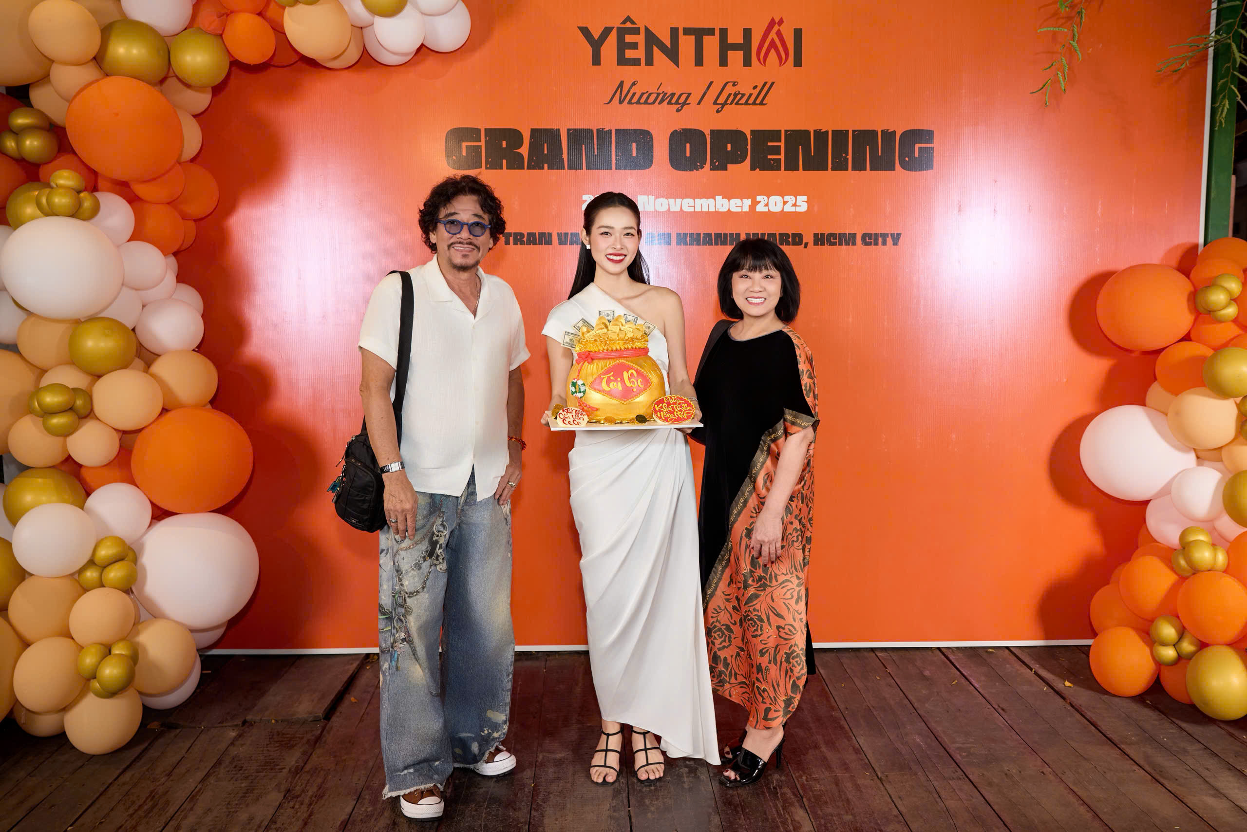 Dàn sao đến chúc mừng Diệp Bảo Ngọc lên chức- Ảnh 7.