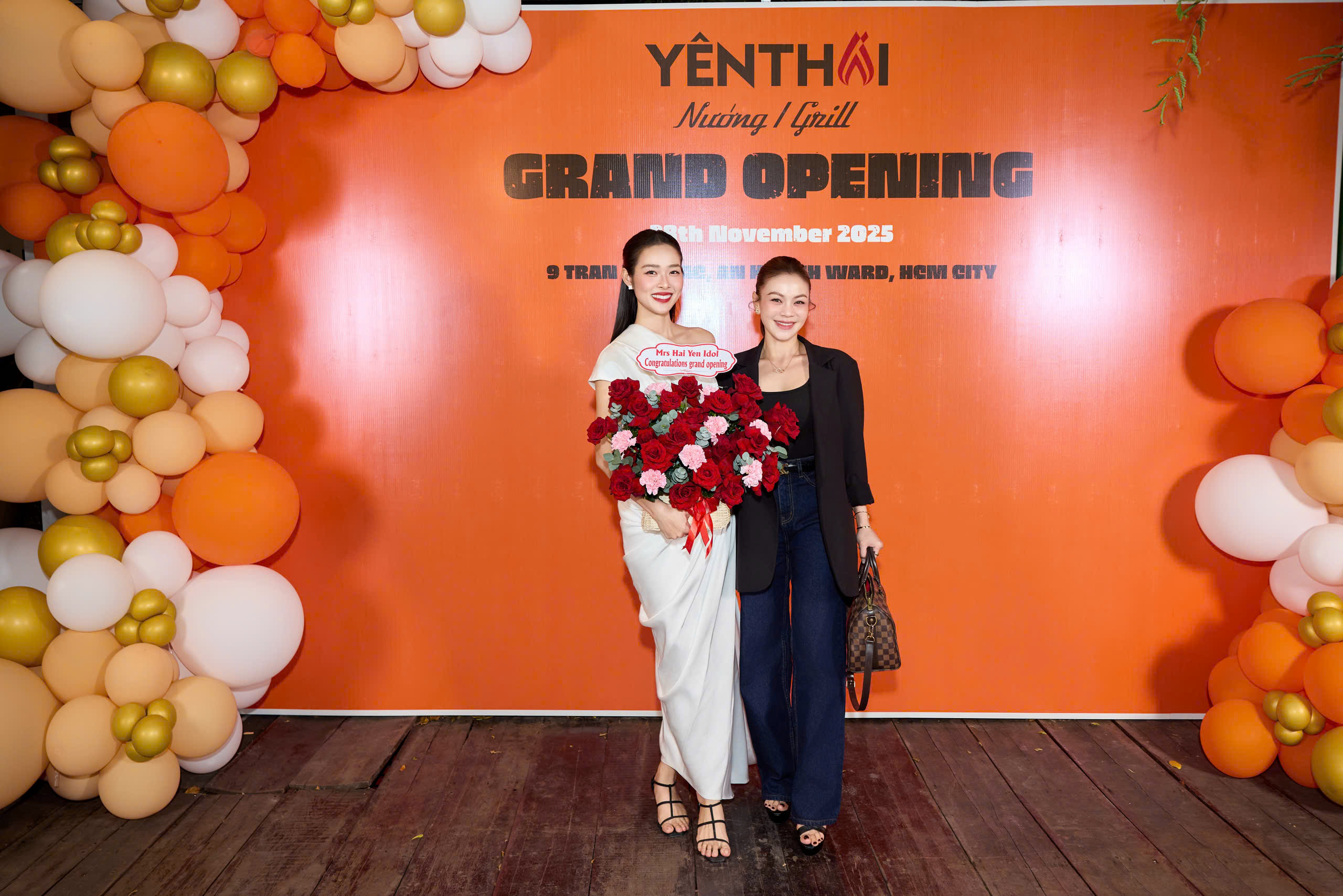 Dàn sao đến chúc mừng Diệp Bảo Ngọc lên chức- Ảnh 8.