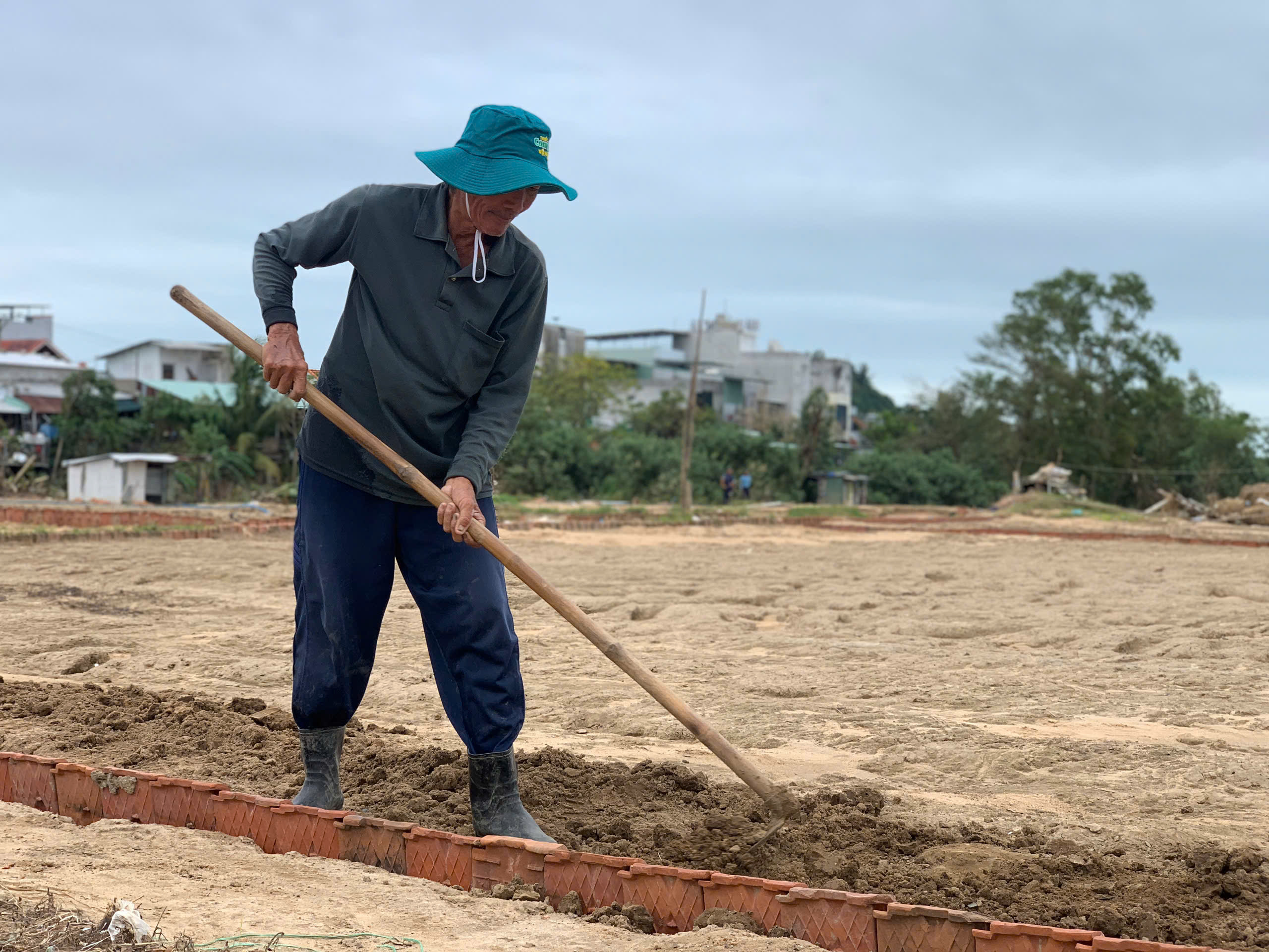 Đất làng rau phường Tuy Hòa thành 'đất chết', 'bỏ không được, nhìn đắng cay'- Ảnh 9. Đất làng rau phường Tuy Hòa thành 'đất chết', 'bỏ không được, nhìn đắng cay'- Ảnh 9.