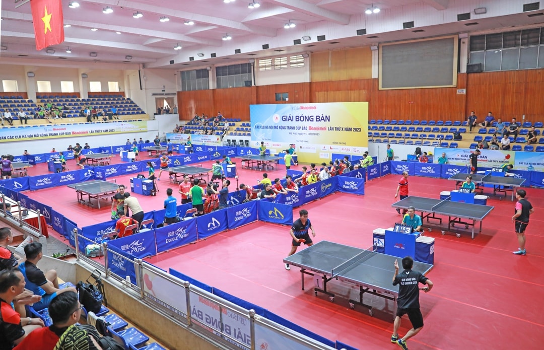 អតីតកីឡាករជាច្រើនចូលរួមការប្រកួតកីឡាវាយកូនឃ្លីលើតុ Hanoi Moi ឆ្នាំ ២០២៥ - រូបថត ២. Nhiều cựu tuyển thủ góp mặt ở giải bóng bàn báo Hà Nội Mới 2025- Ảnh 2.