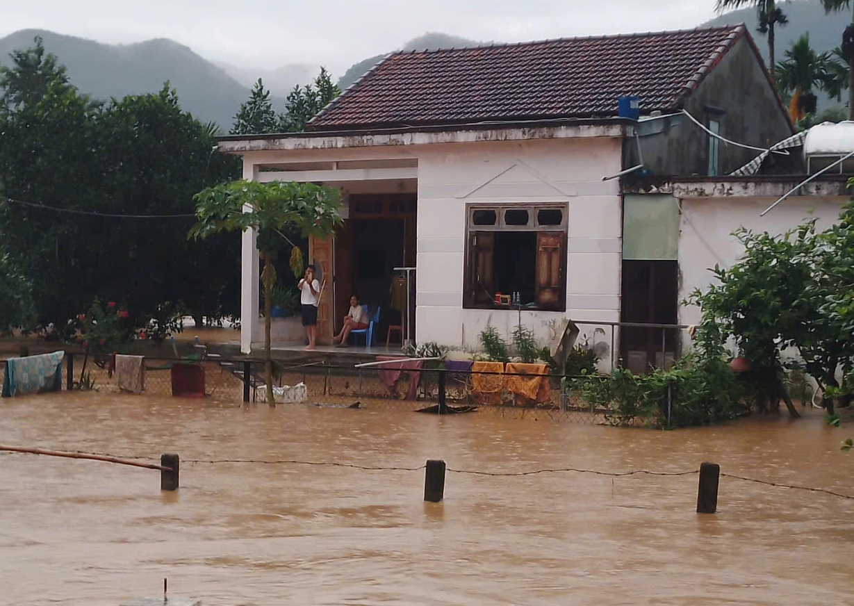Lũ ở Đà Nẵng lại tràn về , người dân cầu mong không lặp lại cảnh khổ sở - Ảnh 2.