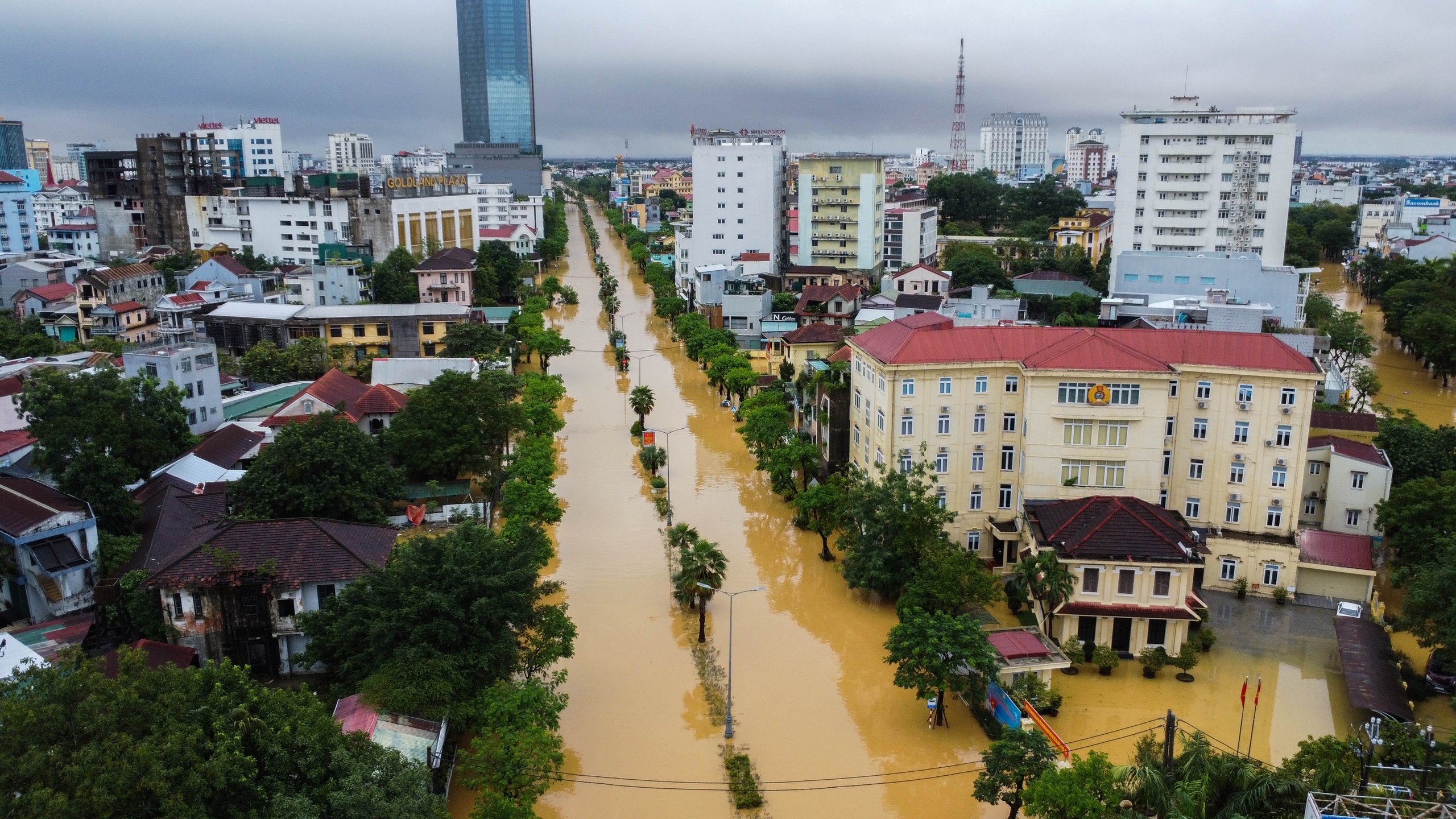 Chưa kịp phục hồi sau lũ lụt, nội đô TP.Huế tiếp tục ngập sâu - Ảnh 1. Chưa kịp phục hồi sau lũ lụt, nội đô TP.Huế tiếp tục ngập sâu - Ảnh 1.