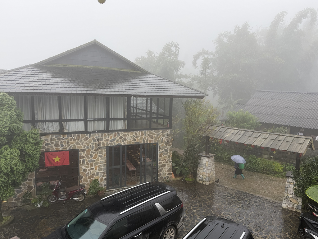 Du lịch chật vật vì mưa bão liên tục- Ảnh 1. Du lịch chật vật vì mưa bão liên tục- Ảnh 1.