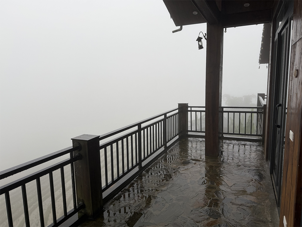 Du lịch chật vật vì mưa bão liên tục- Ảnh 3. Du lịch chật vật vì mưa bão liên tục- Ảnh 3.