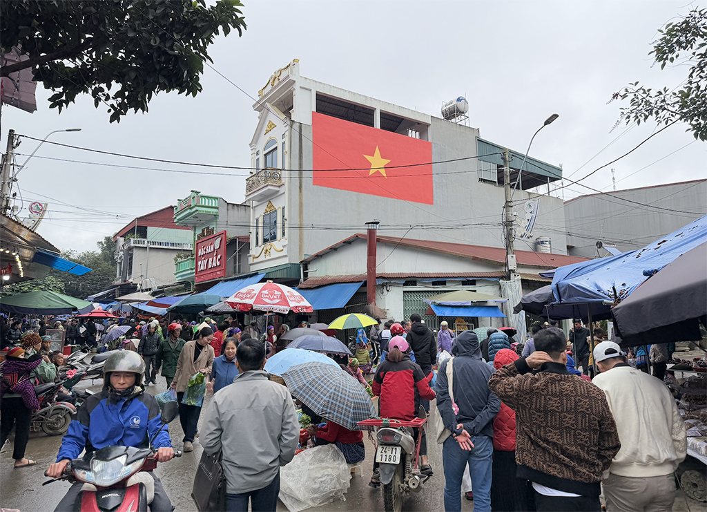 Du lịch chật vật vì mưa bão liên tục- Ảnh 4. Du lịch chật vật vì mưa bão liên tục- Ảnh 4.