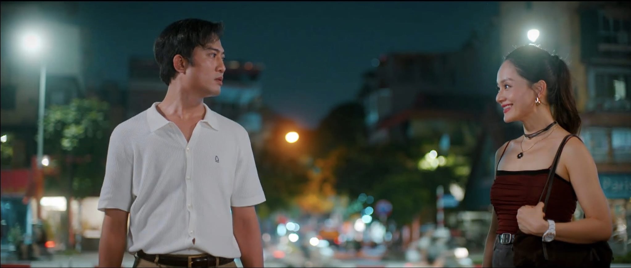 Vì sao khán giả tranh cãi diễn xuất của Lan Phương? - Ảnh 2.