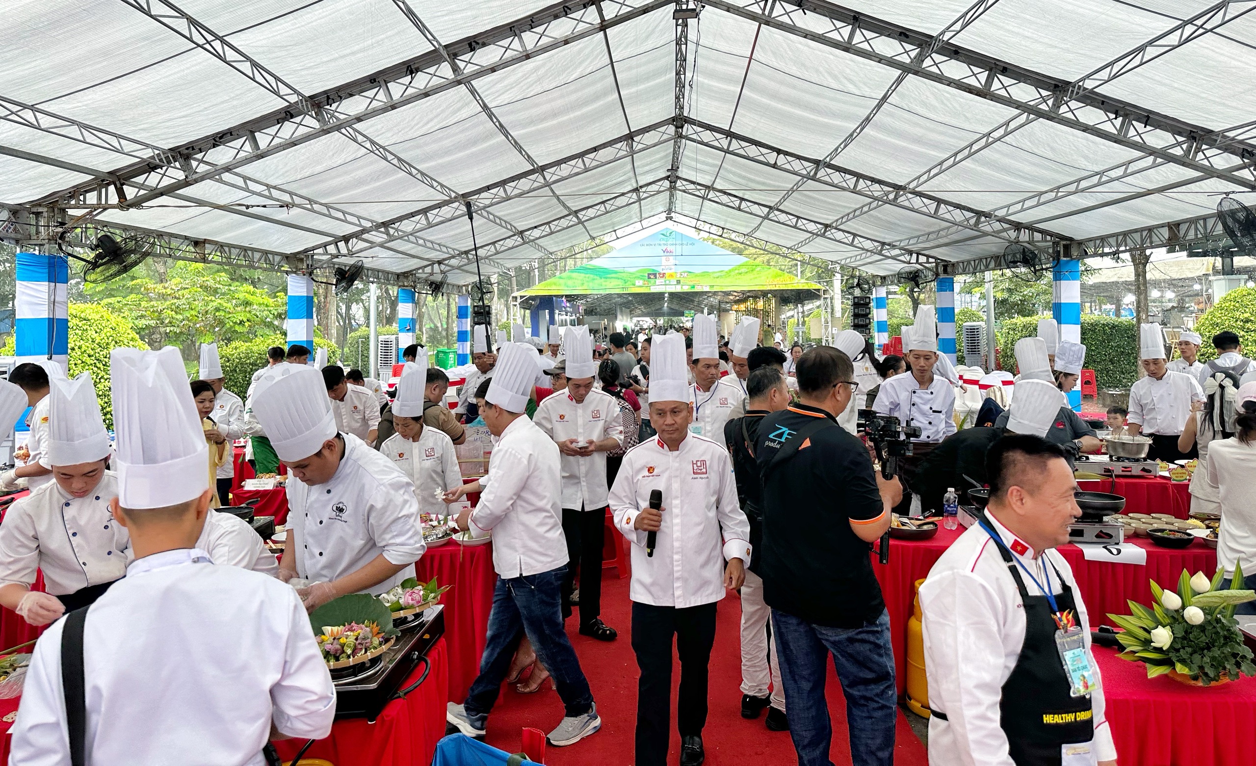 Kỷ lục Việt Nam: 200 món chay từ sen tại lễ hội ẩm thực chay ở TP.HCM - Ảnh 2.