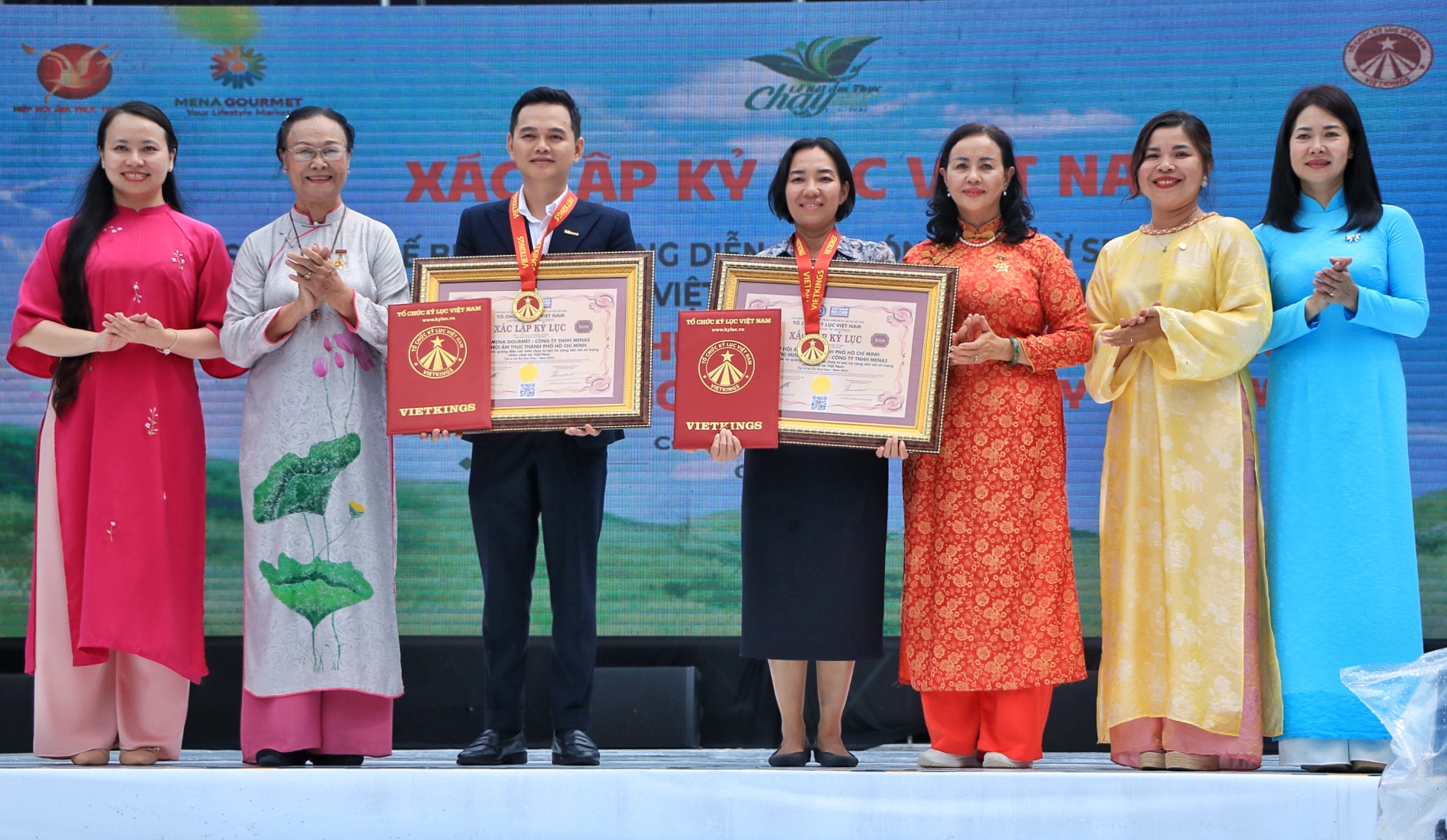 Kỷ lục Việt Nam: 200 món chay từ sen tại lễ hội ẩm thực chay ở TP.HCM - Ảnh 1.