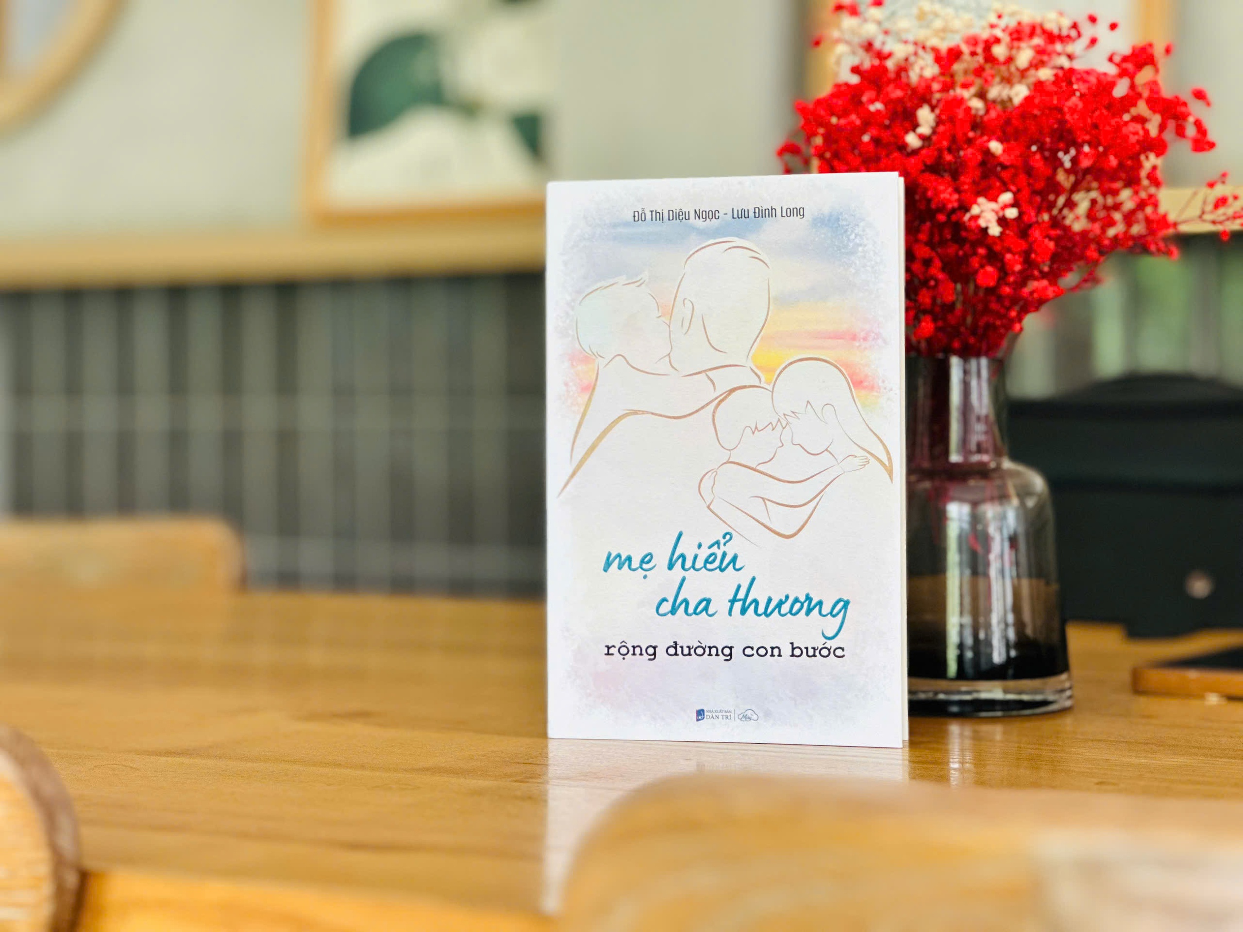 'Mẹ hiểu, cha thương, rộng đường con bước' cất tiếng nói yêu thương từ gia đình - Ảnh 1.