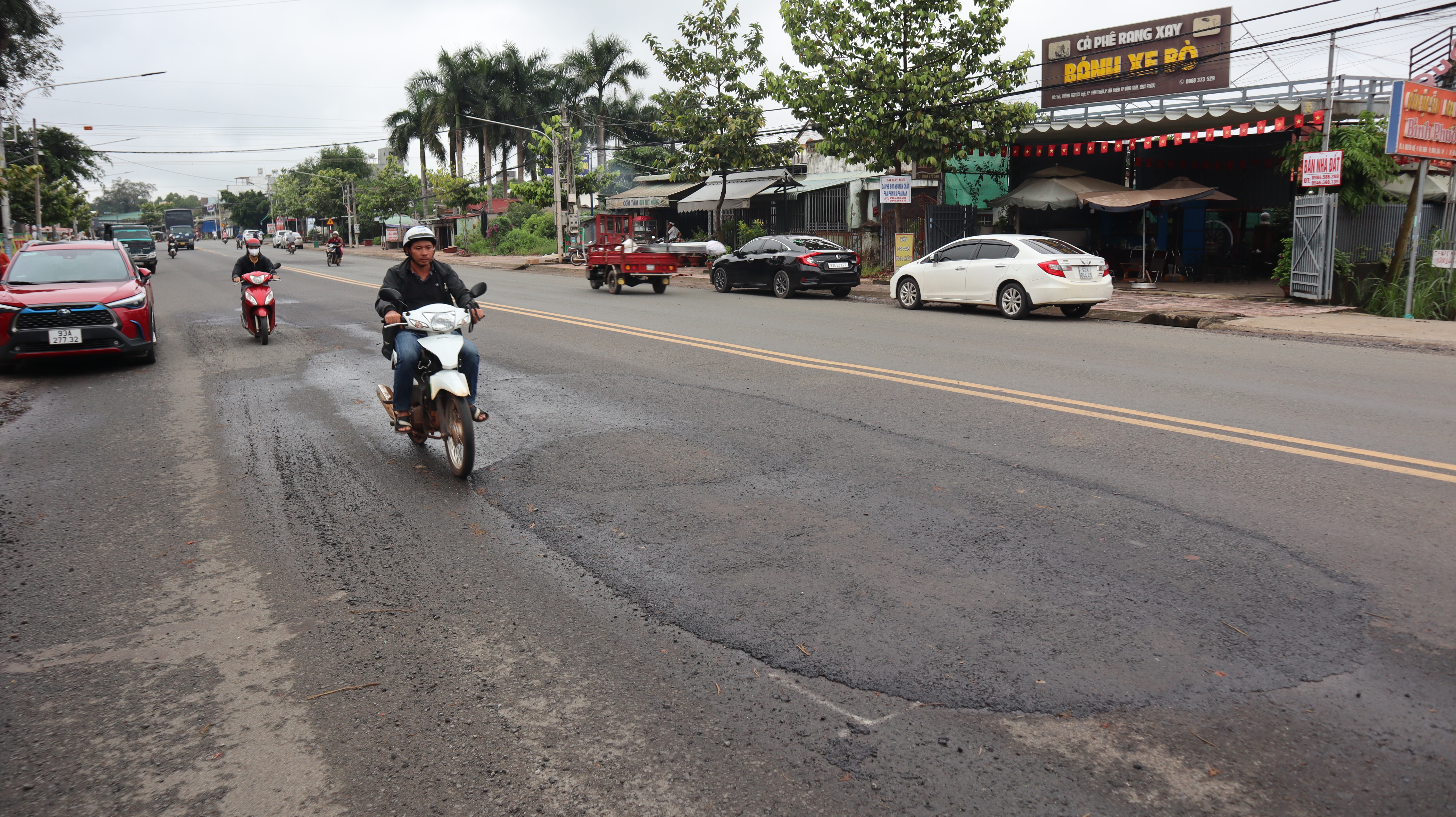 'Đường tránh' Đồng Xoài được sửa chữa sau phản ánh của Báo Thanh Niên- Ảnh 7. 'Đường tránh' Đồng Xoài được sửa chữa sau phản ánh của Báo Thanh Niên- Ảnh 7.