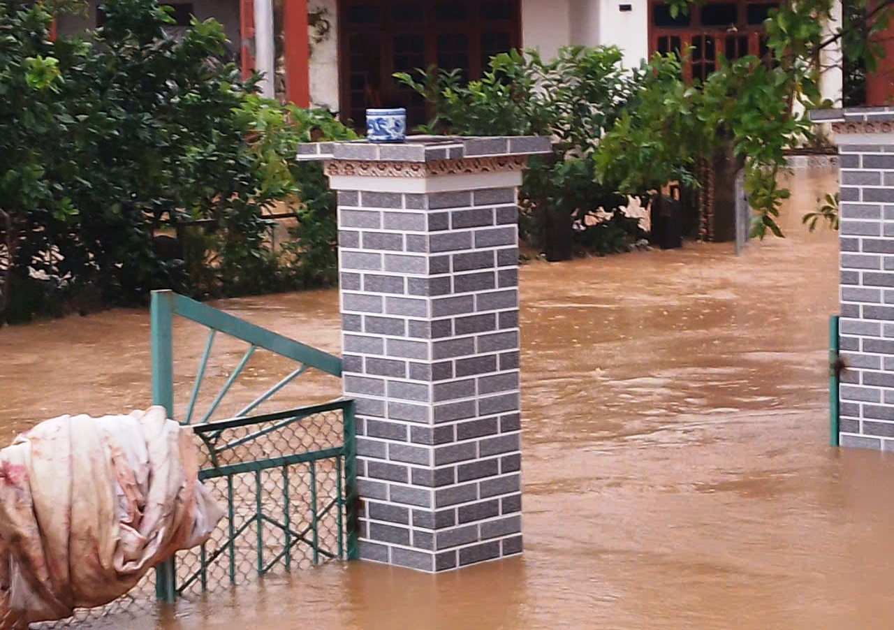 Lũ ở Đà Nẵng lại tràn về , người dân cầu mong không lặp lại cảnh khổ sở - Ảnh 3.