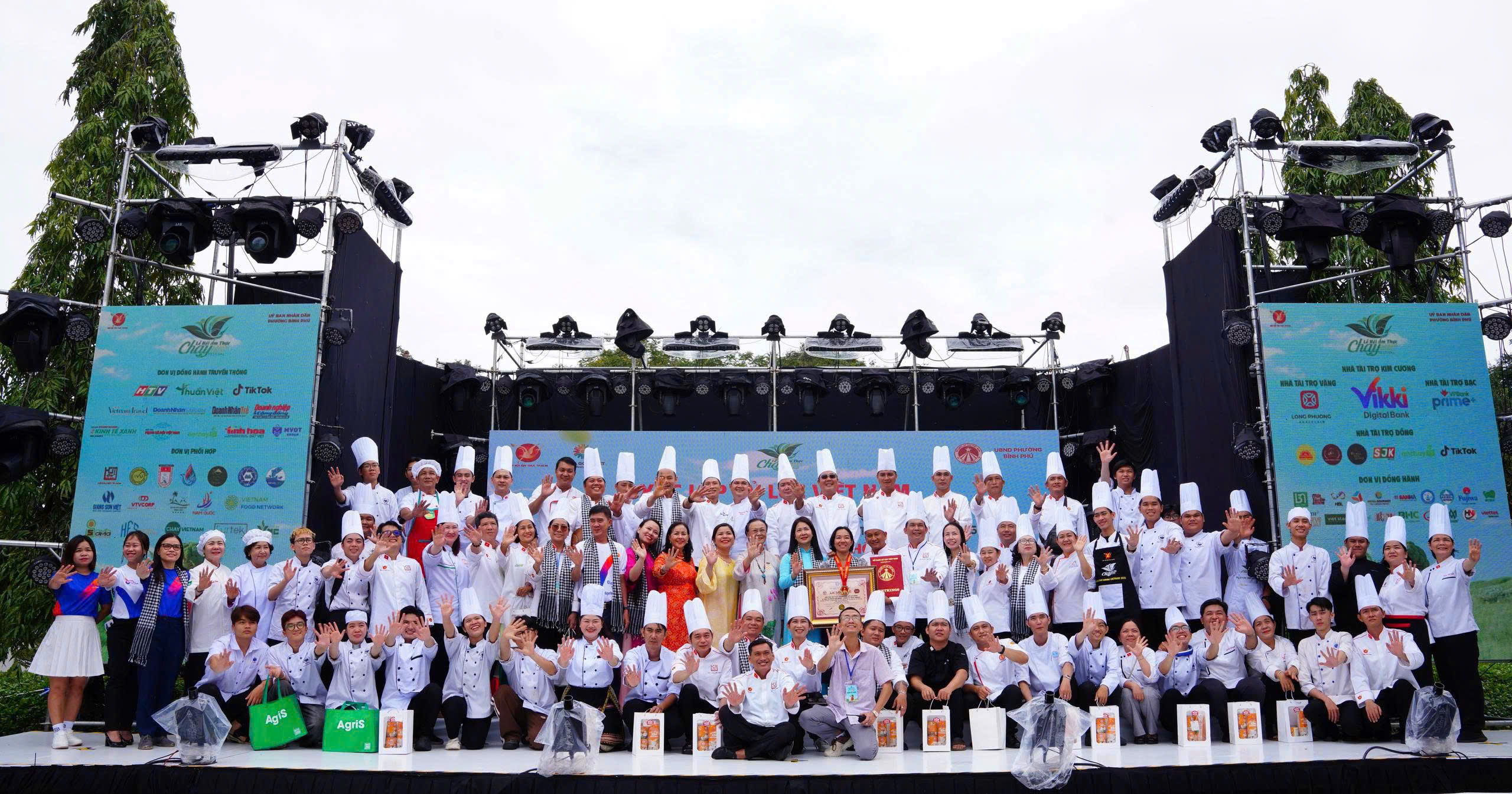 Kỷ lục Việt Nam: 200 món chay từ sen tại lễ hội ẩm thực chay ở TP.HCM - Ảnh 17.