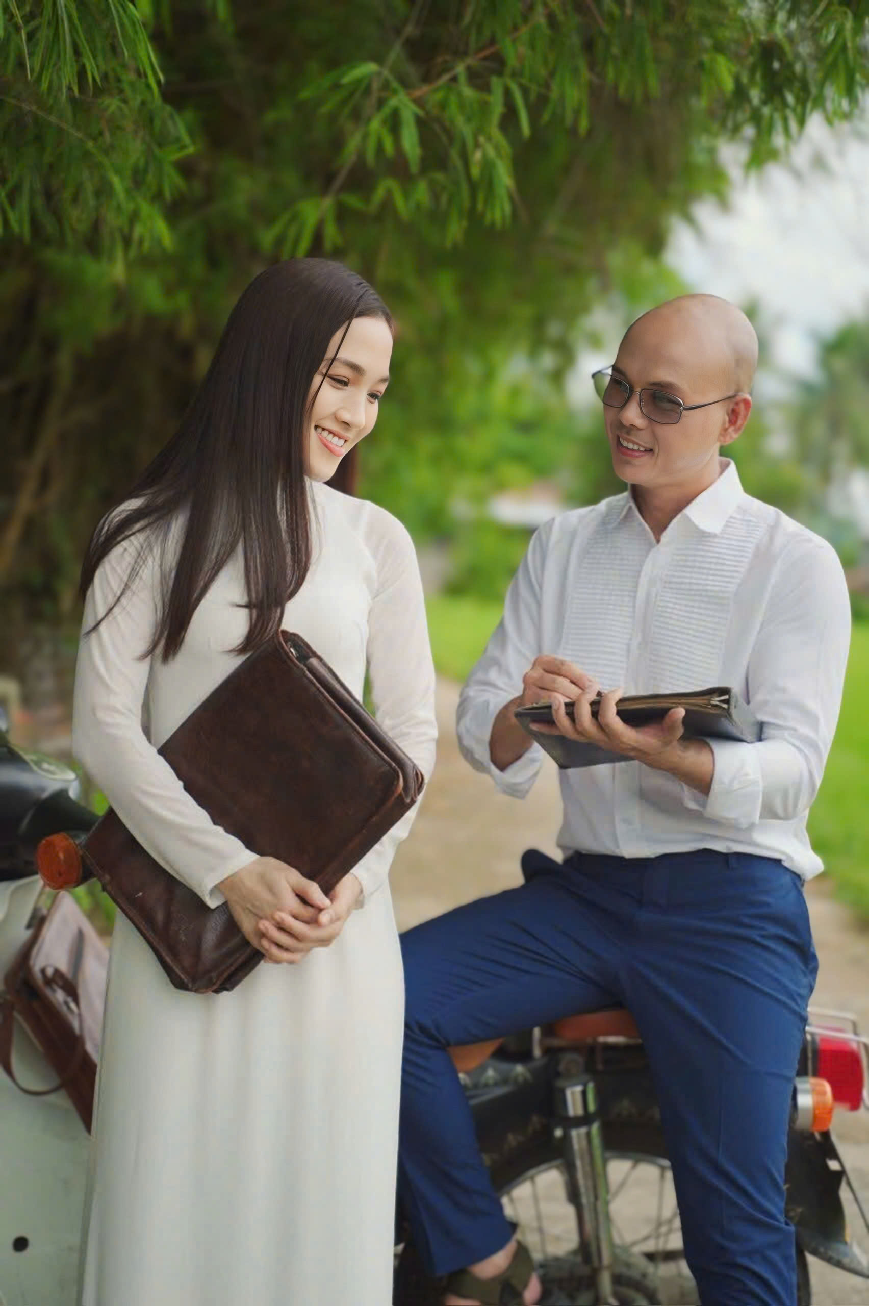 Phan Đinh Tùng cùng bà xã tái hiện miền ký ức tuổi trẻ trong MV mới  - Ảnh 3.