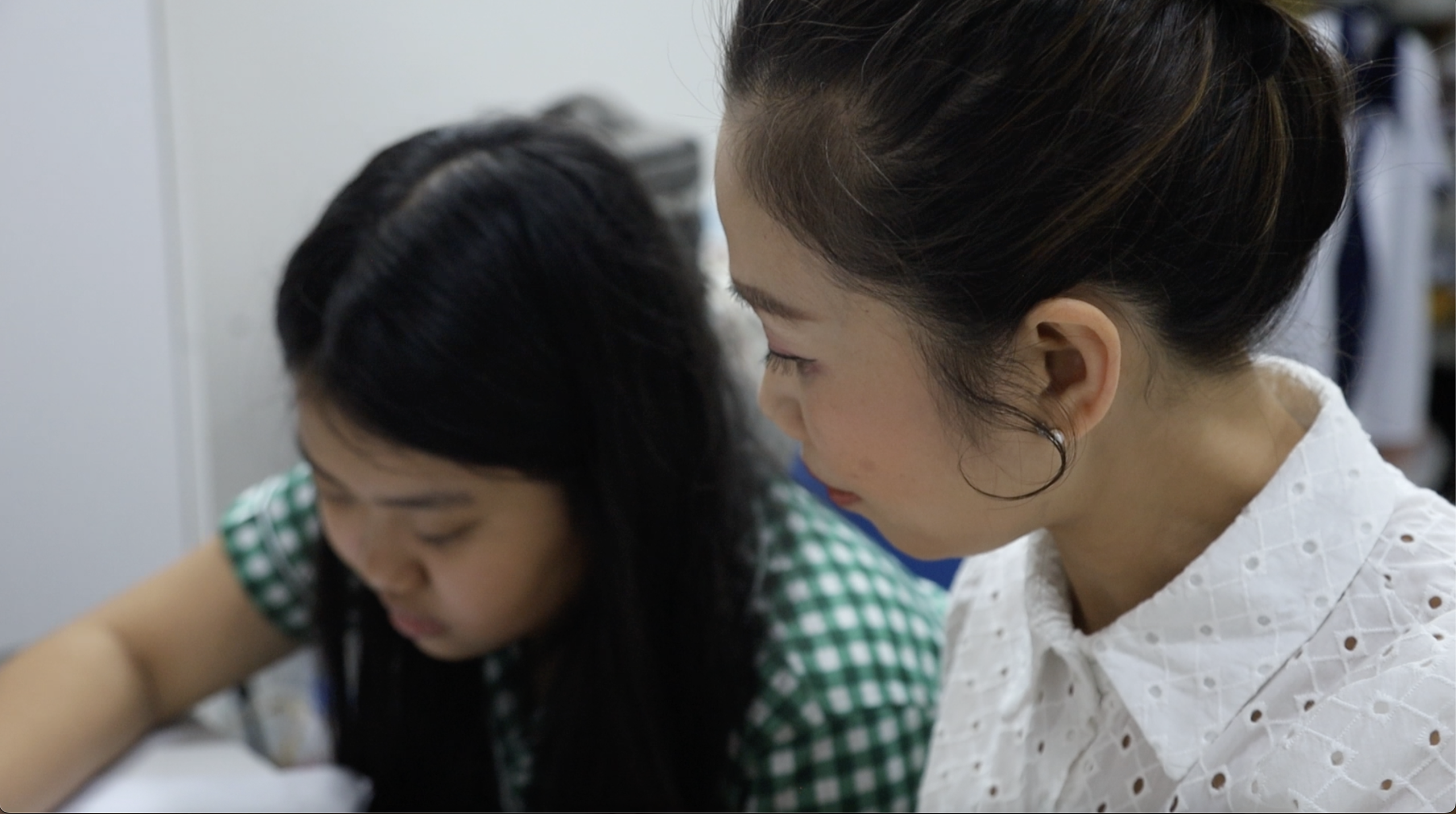 Xử phạt phụ huynh nếu &eacute;p con học qu&aacute; sức: Thế n&agrave;o l&agrave; &eacute;p con? - Ảnh 1.