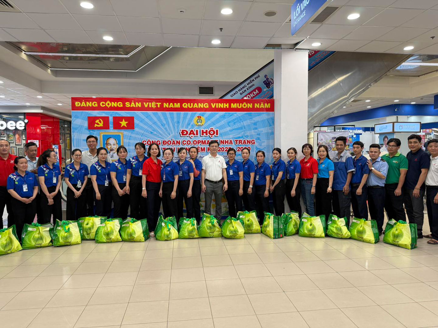 Saigon Co.op lan tỏa giá trị ‘Mình vì mọi người-Mọi người vì mình’ giữa bão lũ - Ảnh 1.