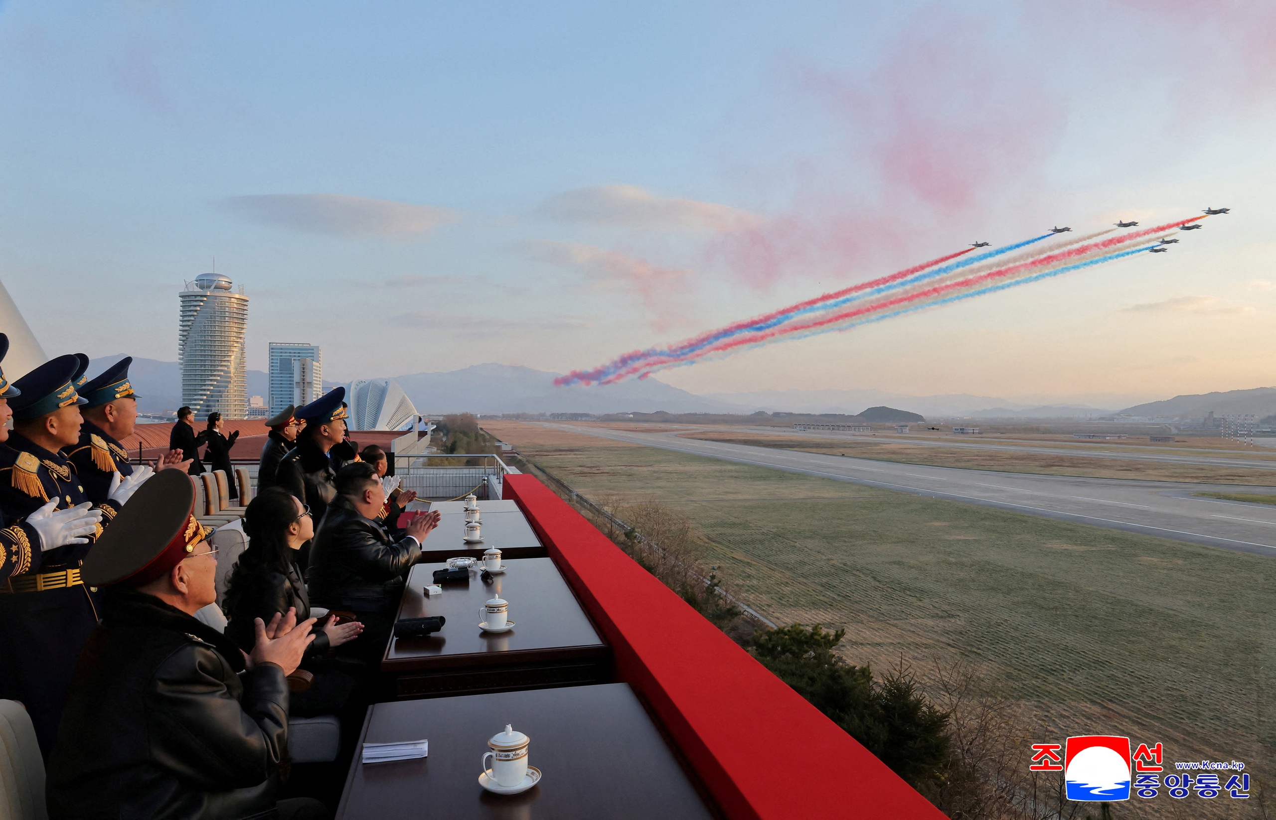 &Ocirc;ng Kim Jong-un n&oacute;i kh&ocirc;ng qu&acirc;n Triều Ti&ecirc;n sẽ c&oacute; 'vũ kh&iacute; chiến lược' mới - Ảnh 1.