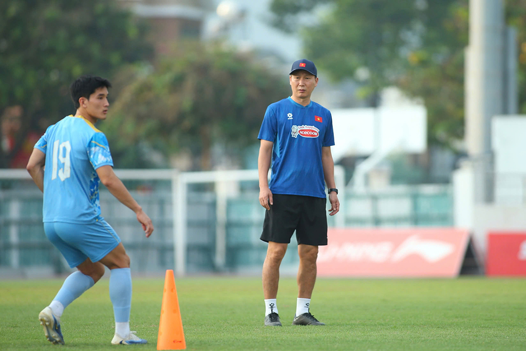 U.23 Việt Nam háo hức lên đường sang Thái Lan, chính thức chiến dịch săn vàng SEA Games 33- Ảnh 5. U.23 Việt Nam háo hức lên đường sang Thái Lan, chính thức chiến dịch săn vàng SEA Games 33- Ảnh 5.