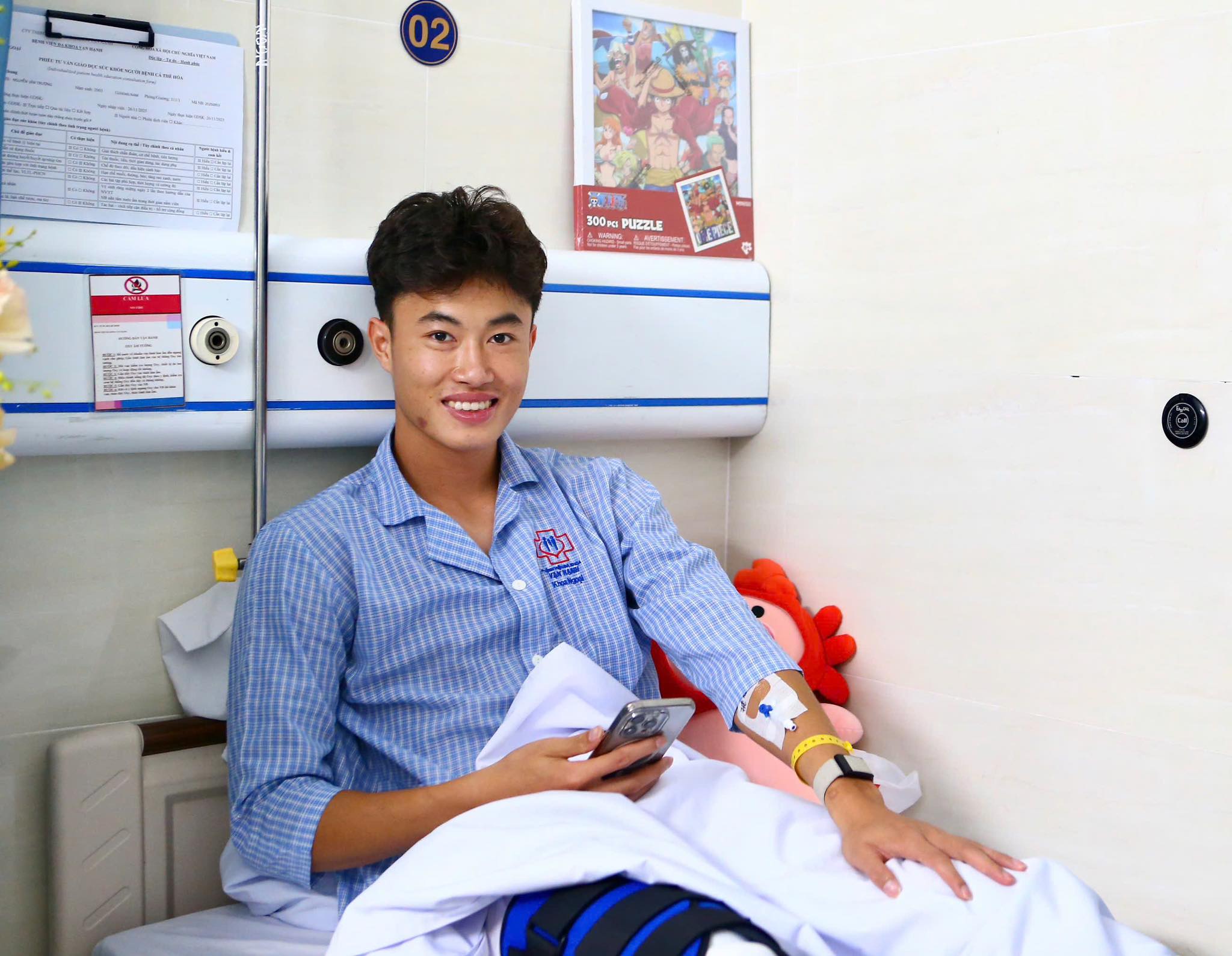 Tiền vệ U.23 Việt Nam Nguyễn Văn Trường nói điều xúc động sau ca phẫu thuật- Ảnh 1.