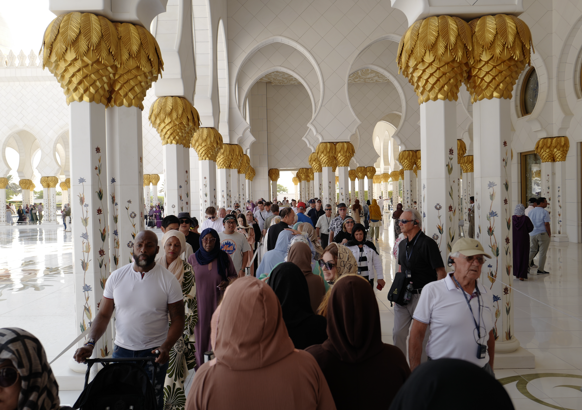 Một thói quen khi chụp ảnh của người Việt nhưng bị cấm ở thánh đường Hồi giáo lớn nhất UAE- Ảnh 9.