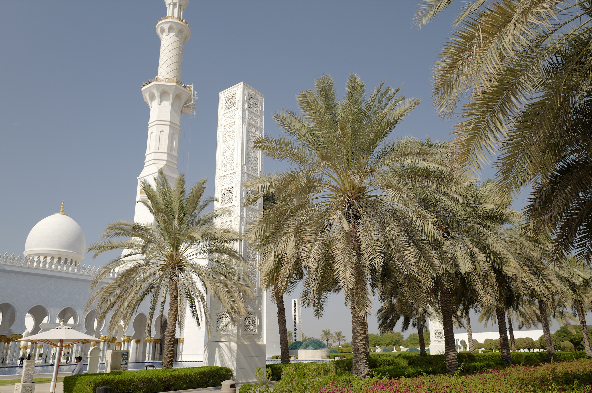 Một thói quen khi chụp ảnh của người Việt nhưng bị cấm ở thánh đường Hồi giáo lớn nhất UAE- Ảnh 2.