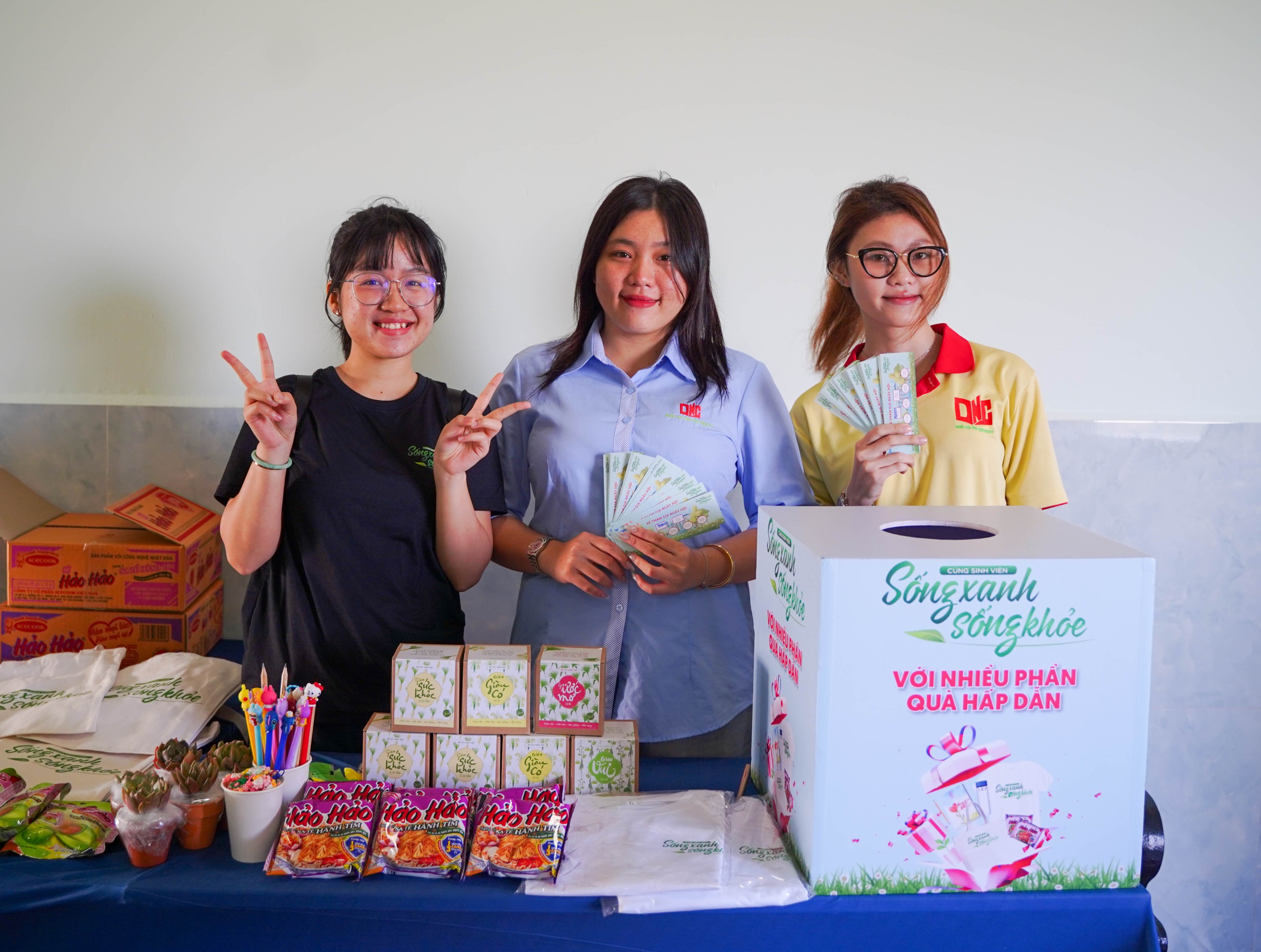 Sinh viên thực hành sống xanh sống khỏe, ấn tượng 'cơn mưa' quà - Ảnh 6.